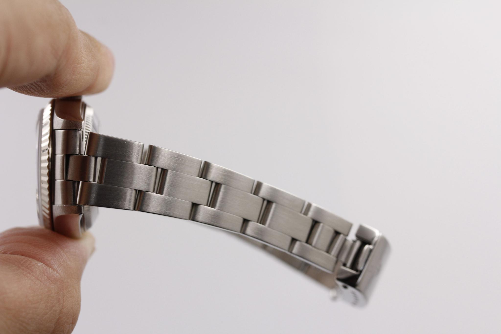 Watch Image 11