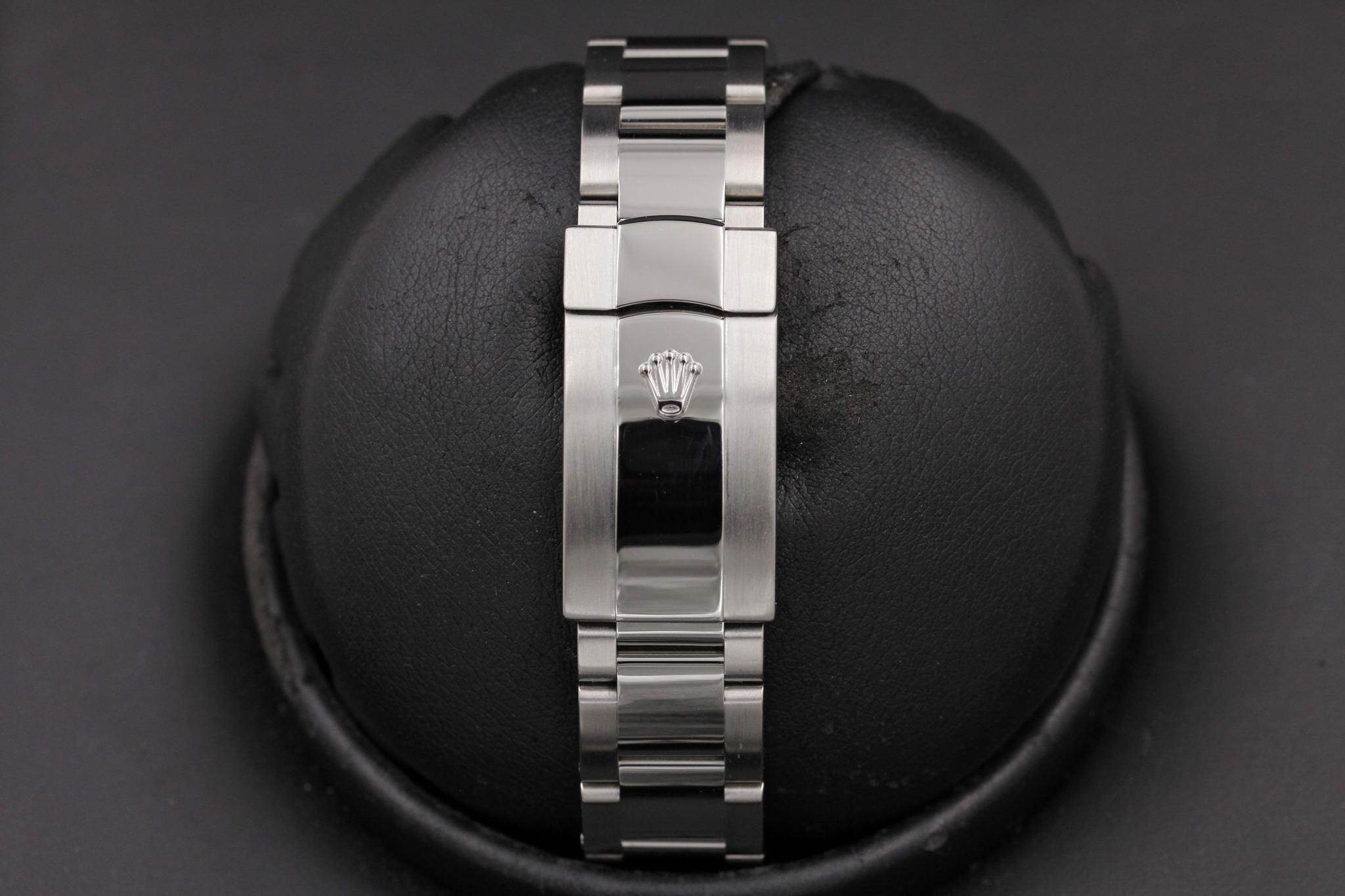 Watch Image 7