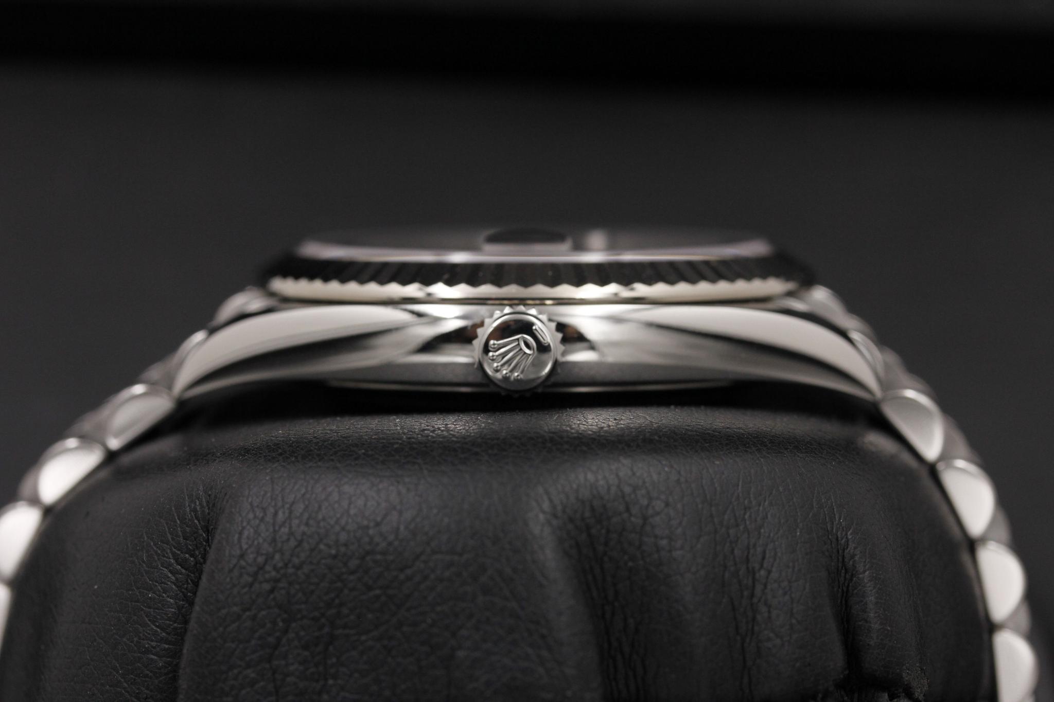 Watch Image 3