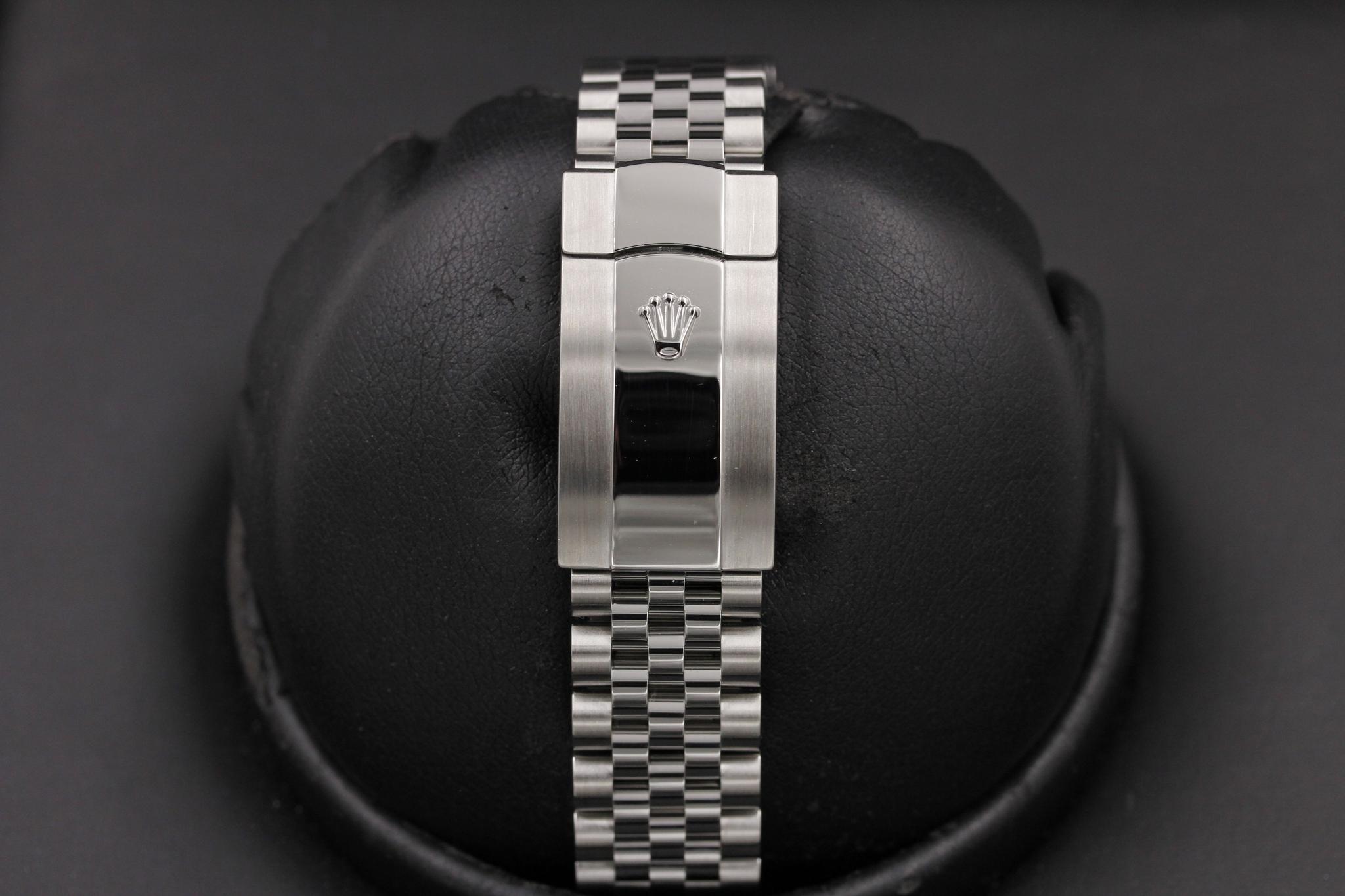 Watch Image 7