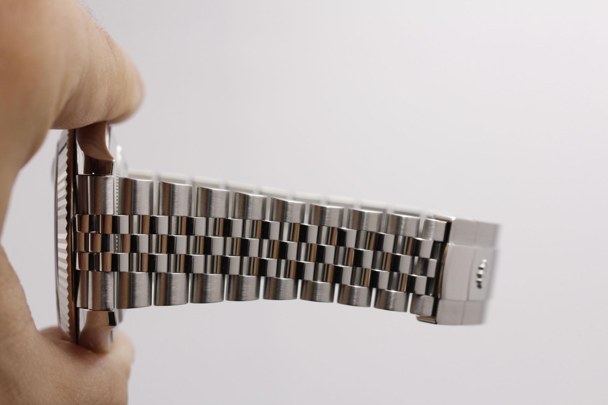Watch Image 11
