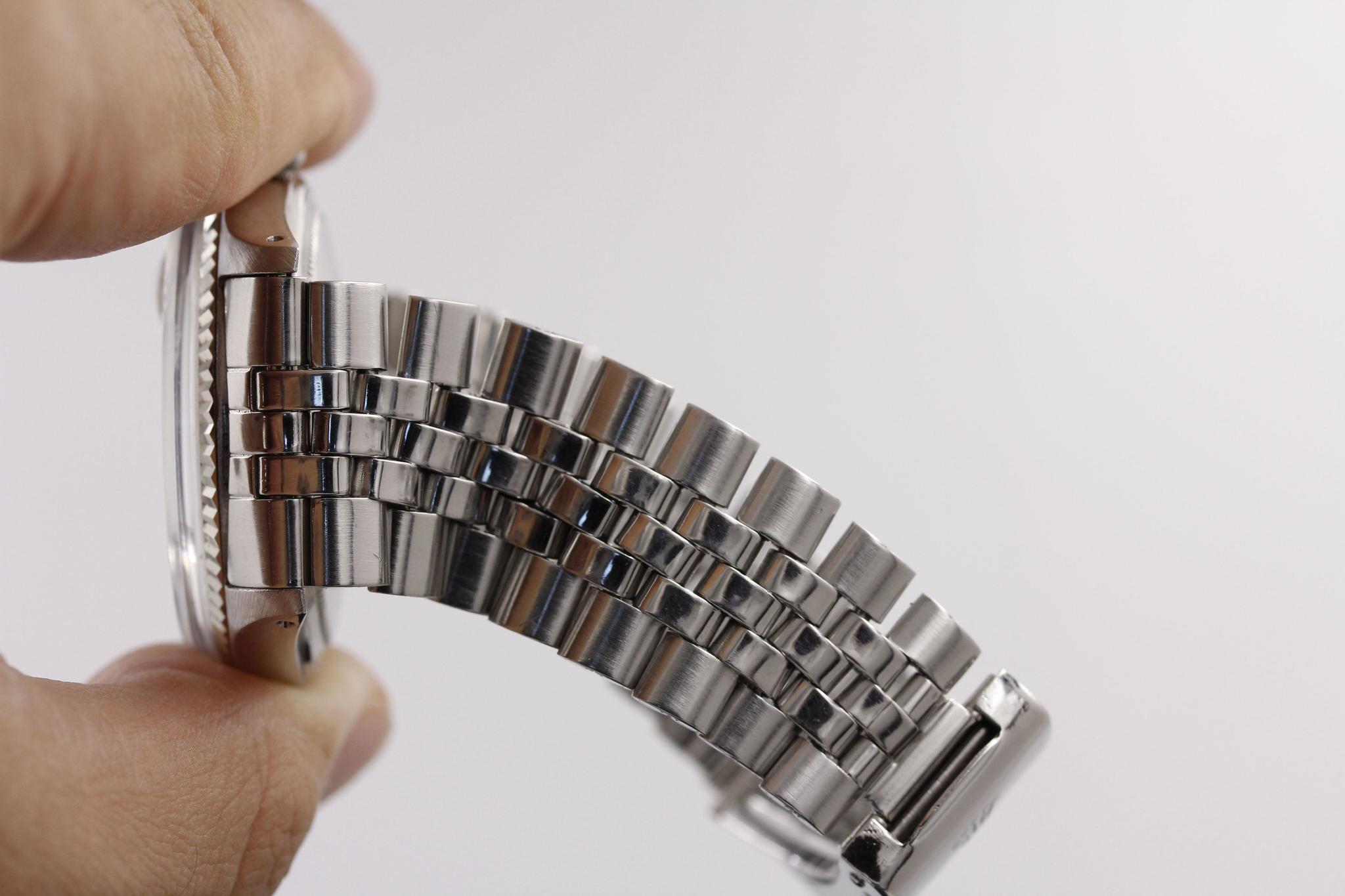 Watch Image 15