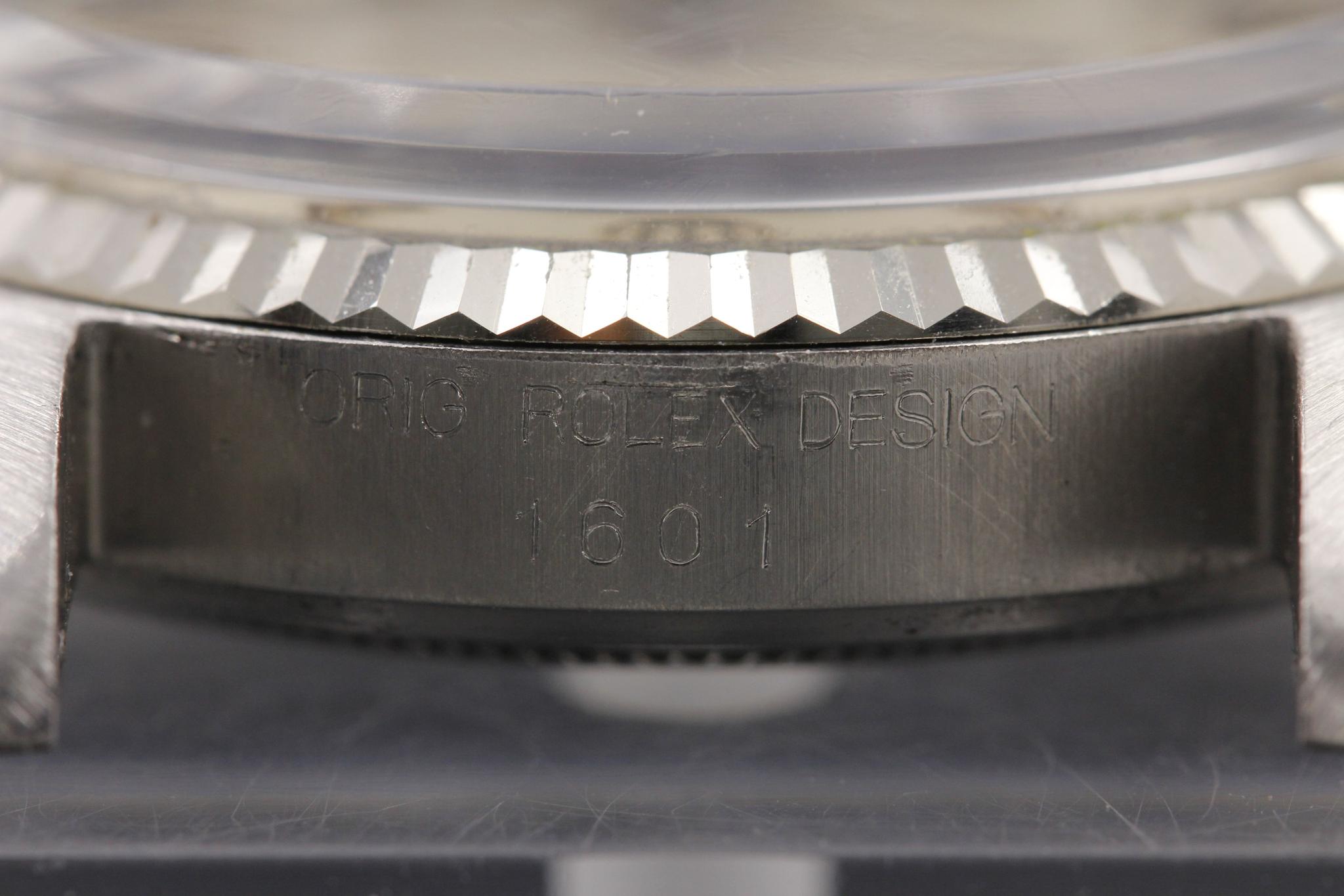 Watch Image 12