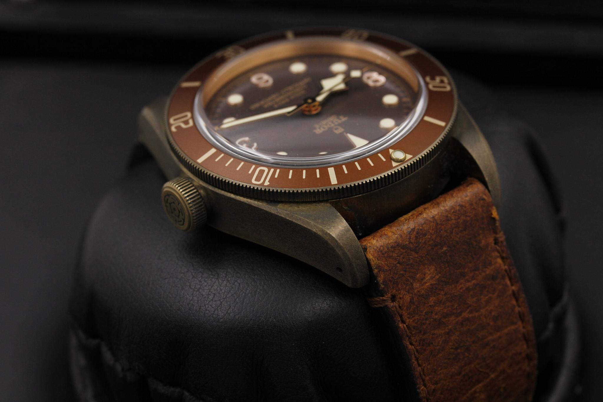 Watch Image 4