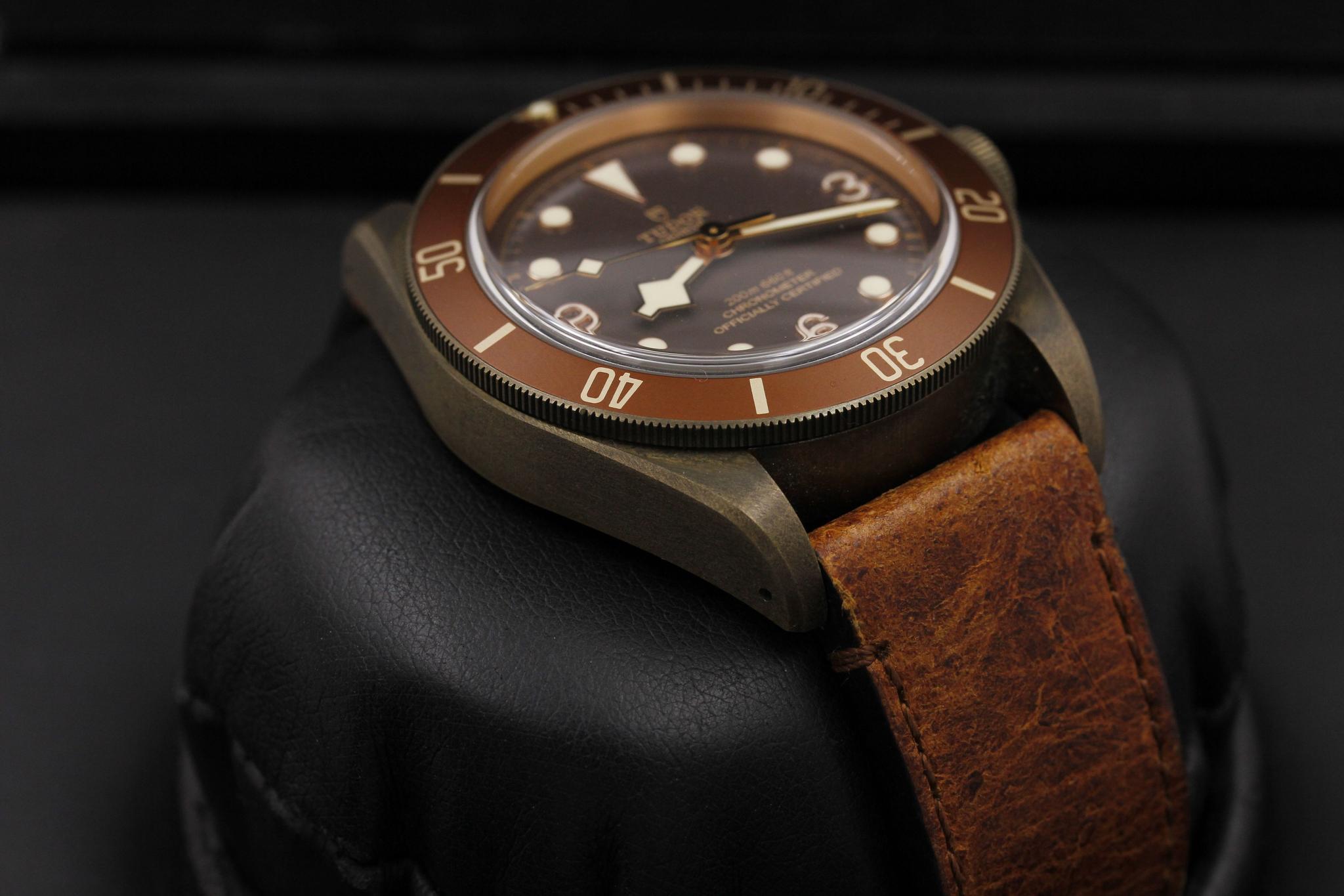 Watch Image 6