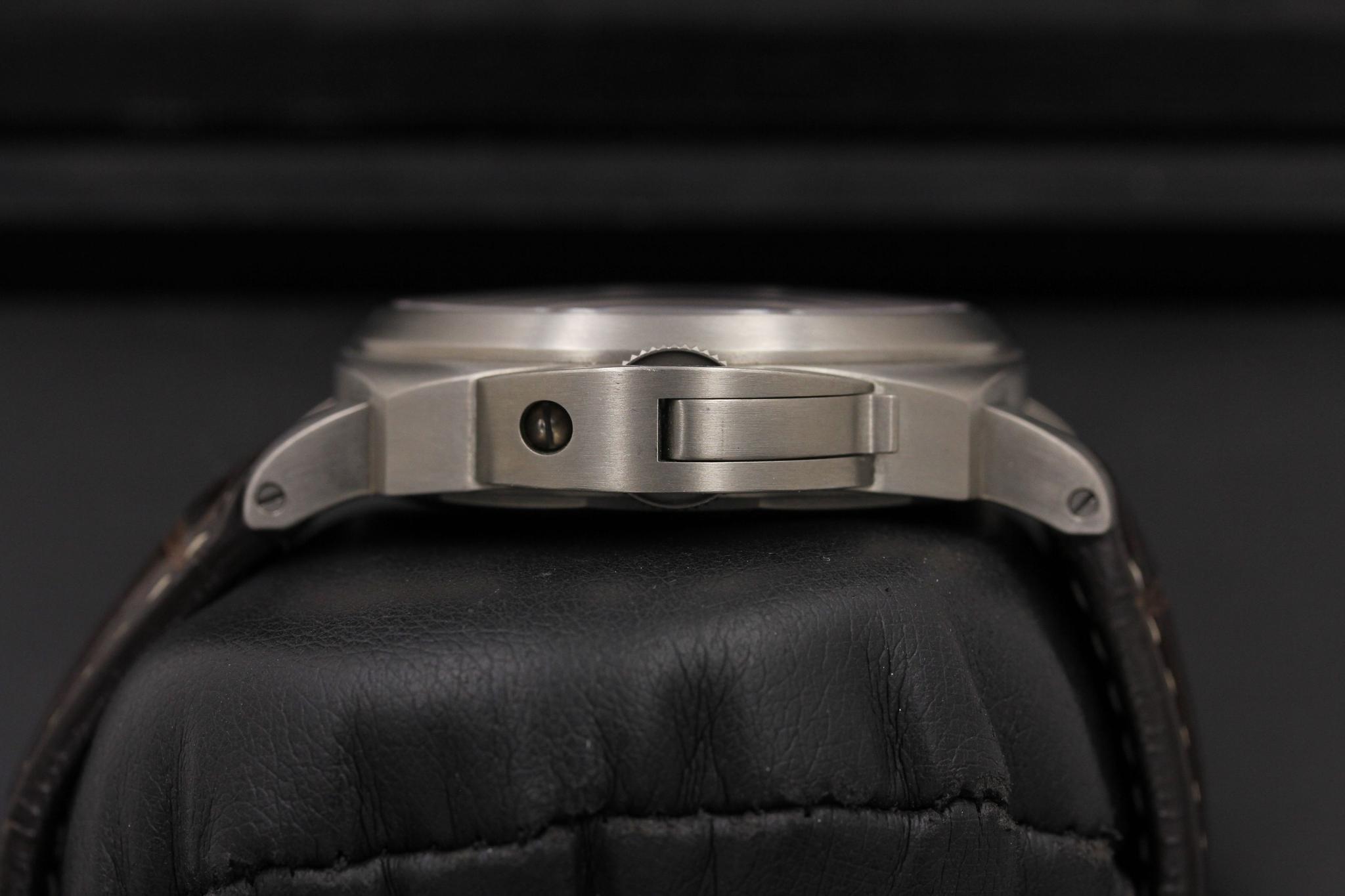 Watch Image 3