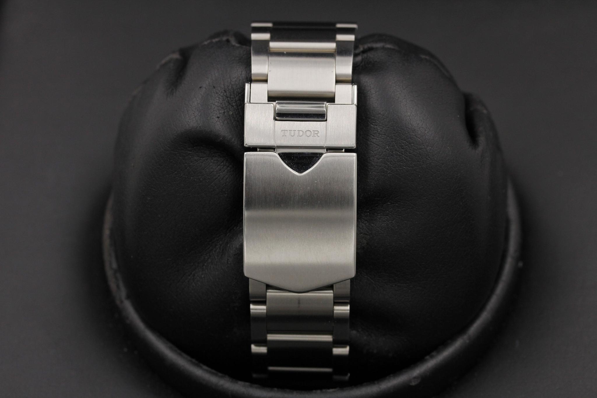 Watch Image 7