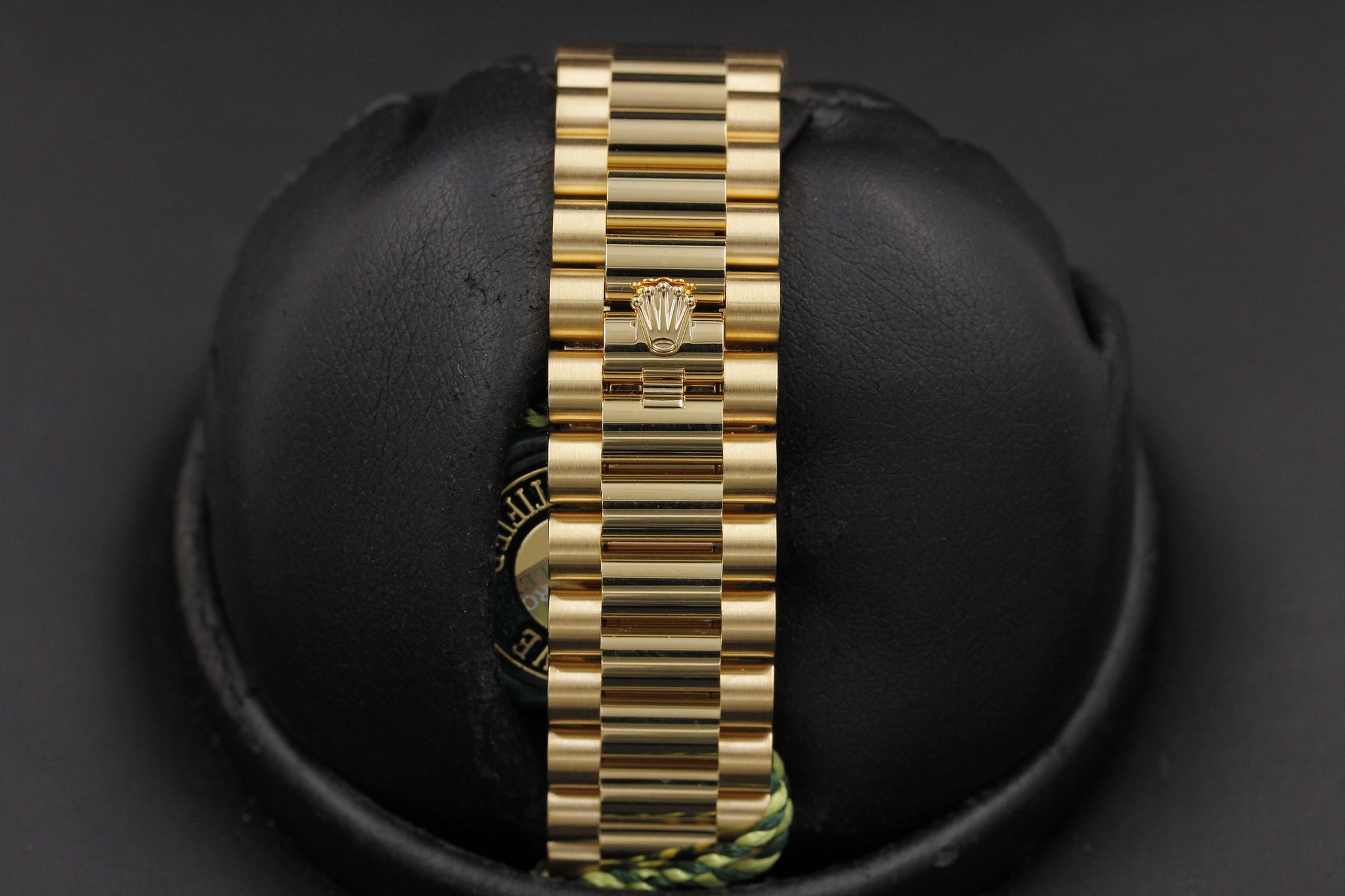 Watch Image 8
