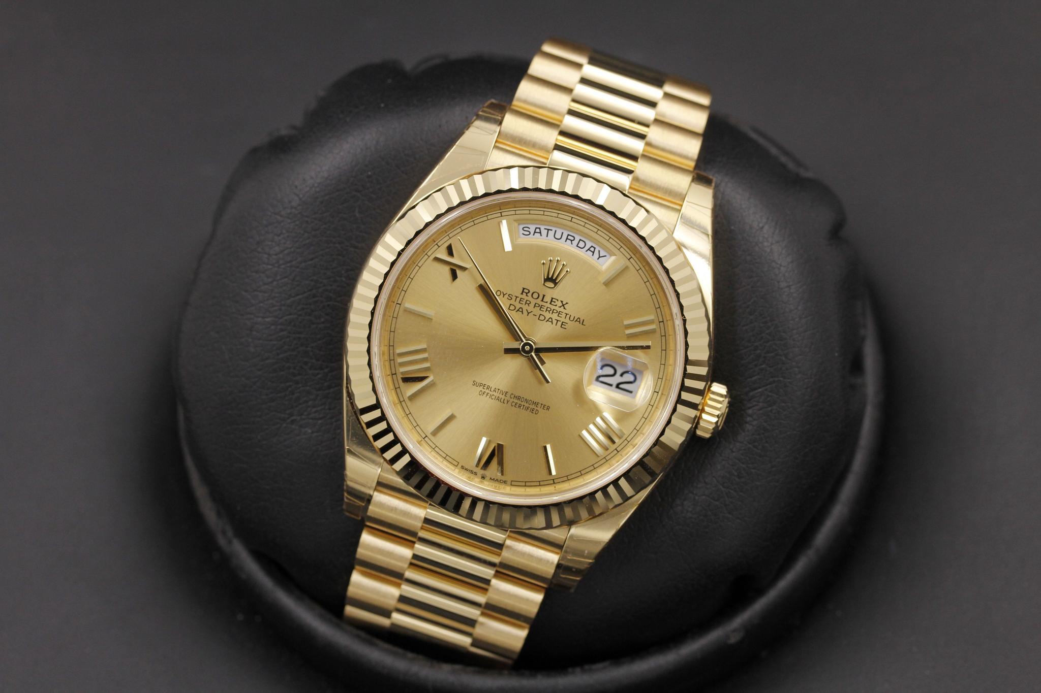 Watch Image 10