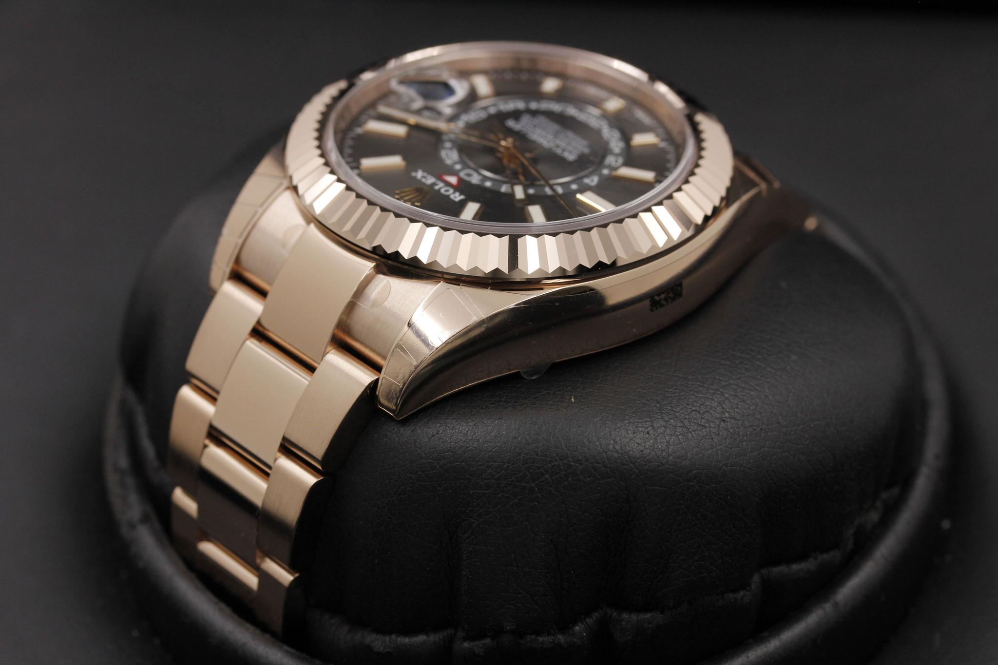 Watch Image 5