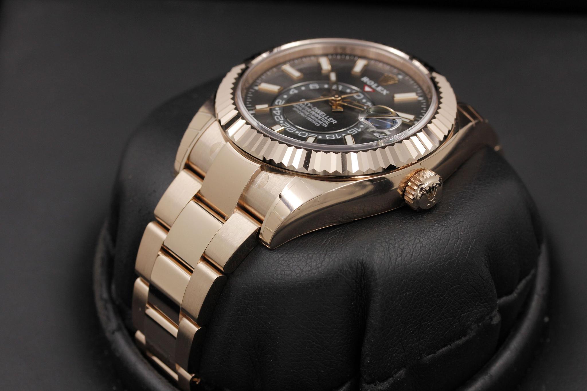 Watch Image 2