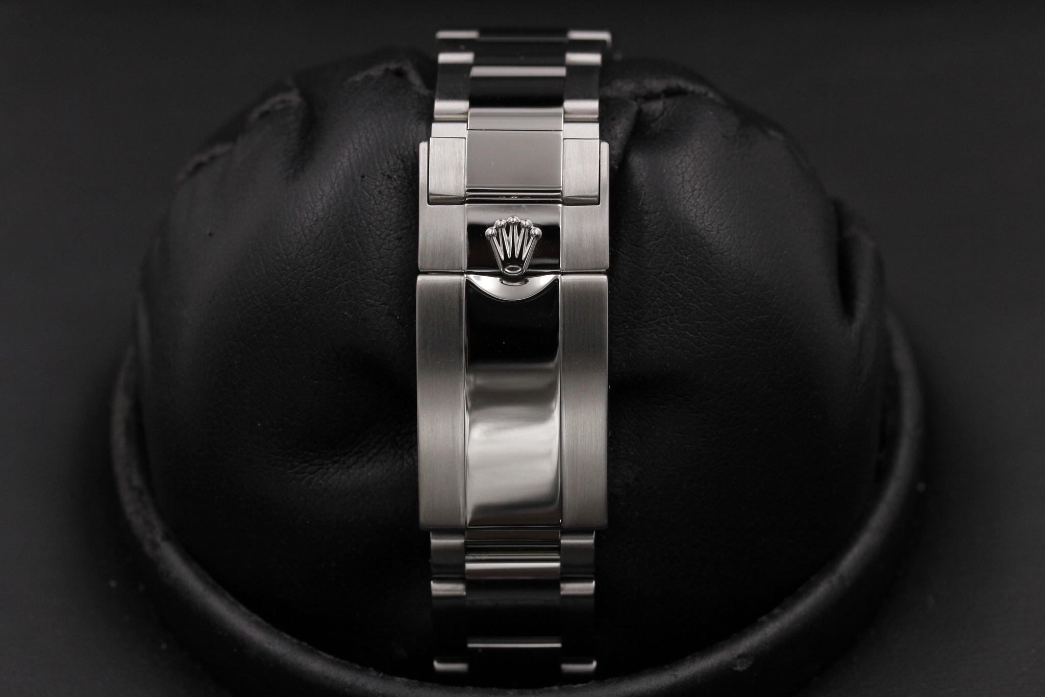 Watch Image 7