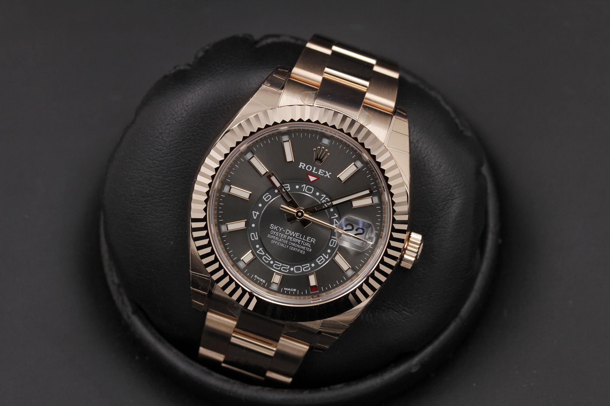 Watch Image 10