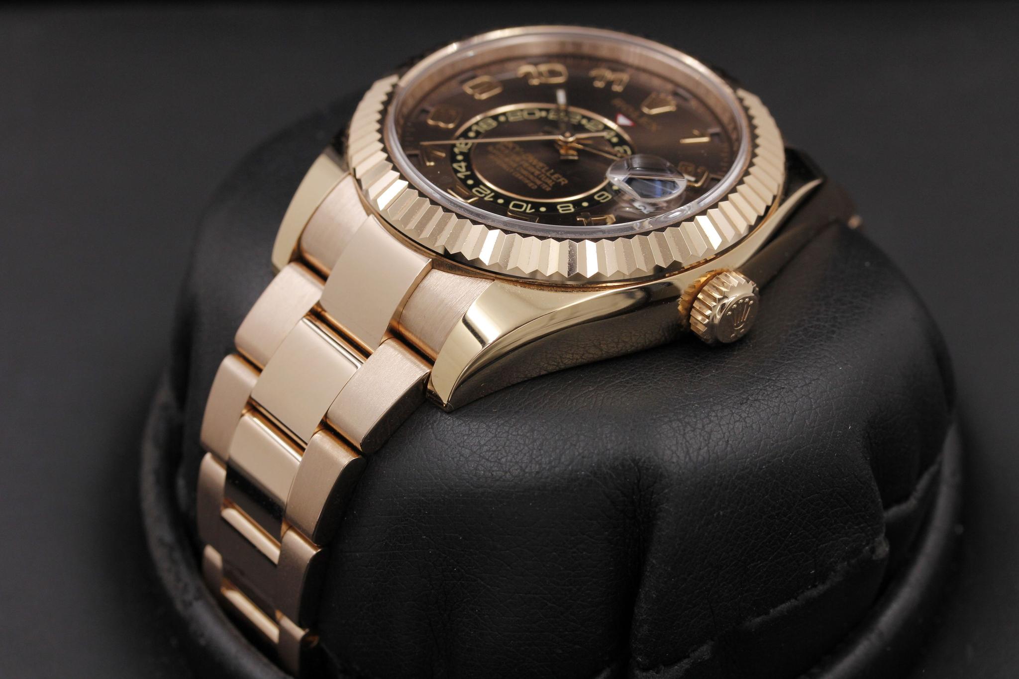 Watch Image 2