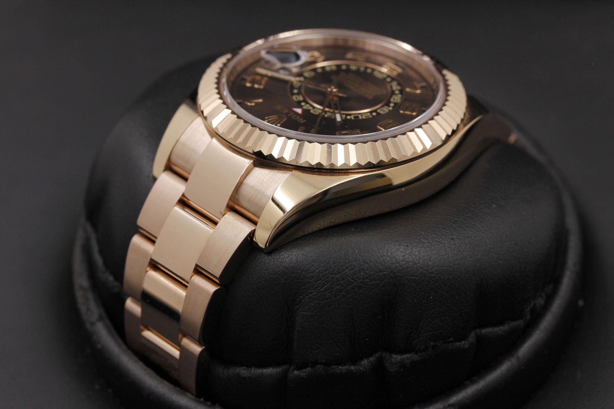 Watch Image 5