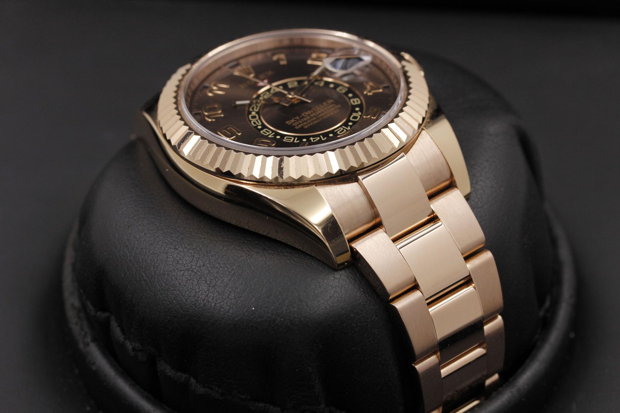 Watch Image 6