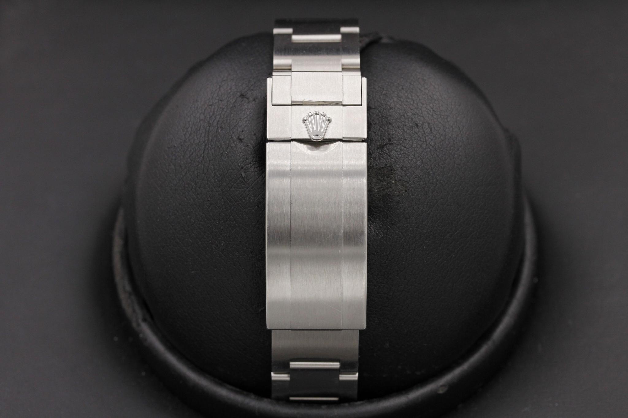 Watch Image 8