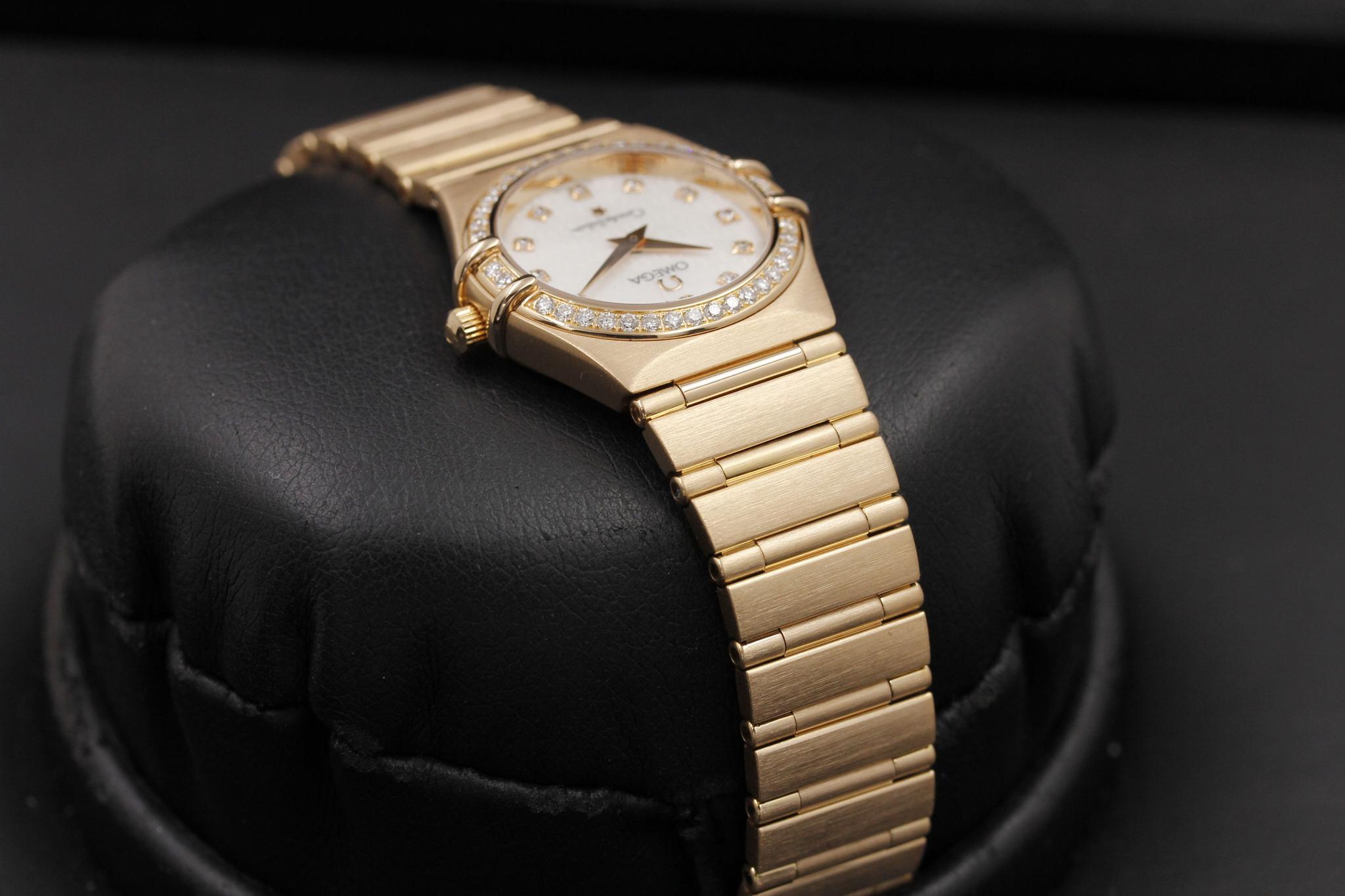 Watch Image 4