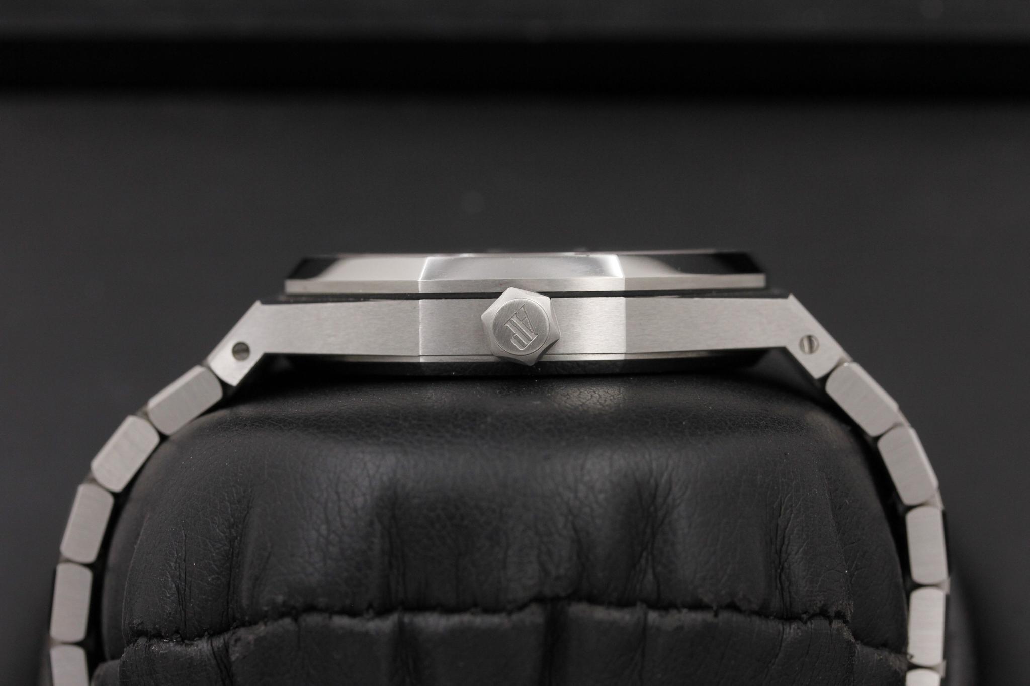 Watch Image 3