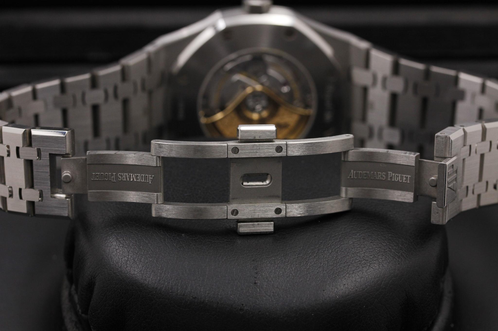 Watch Image 9