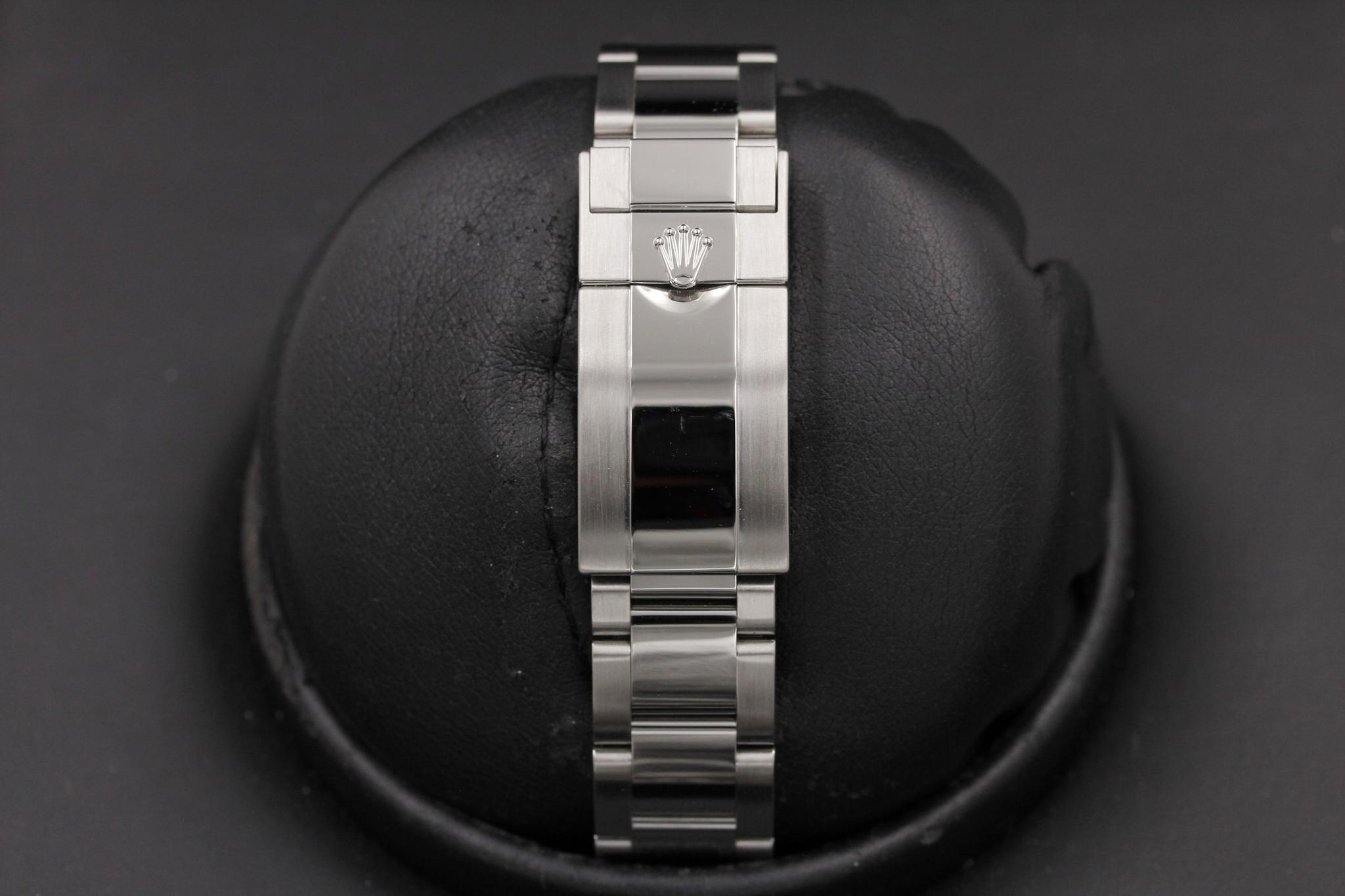Watch Image 8