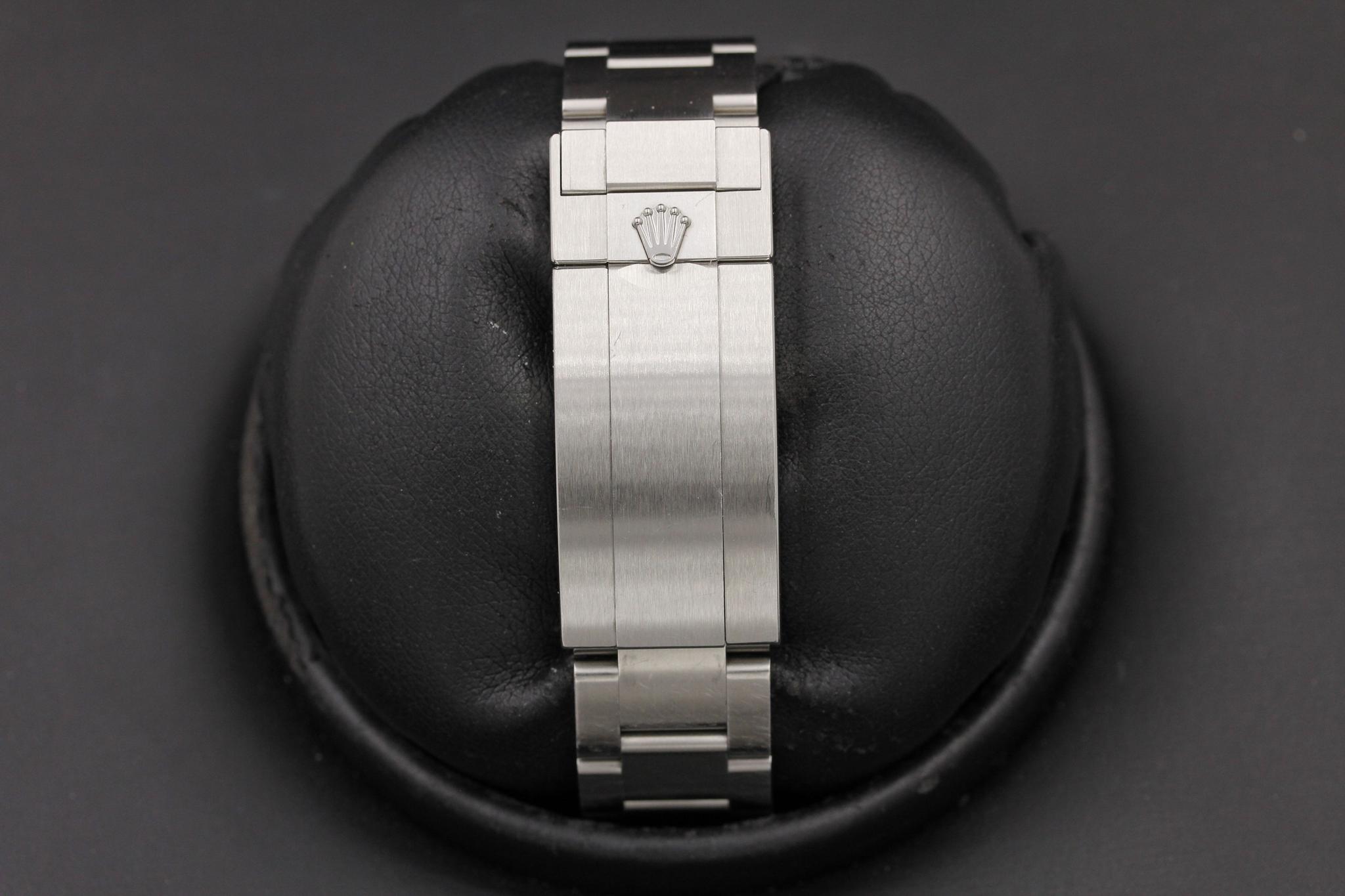 Watch Image 7