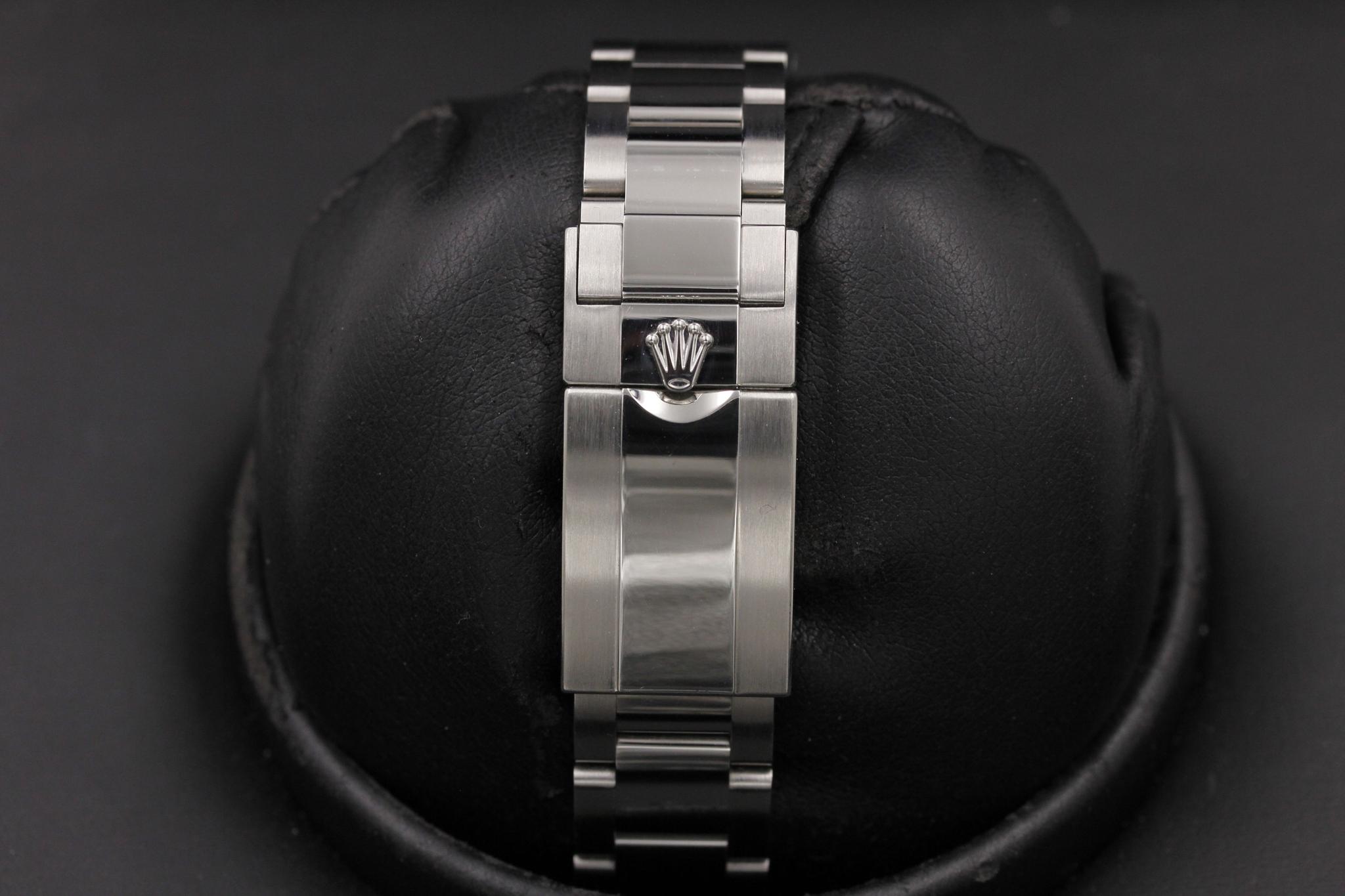 Watch Image 8