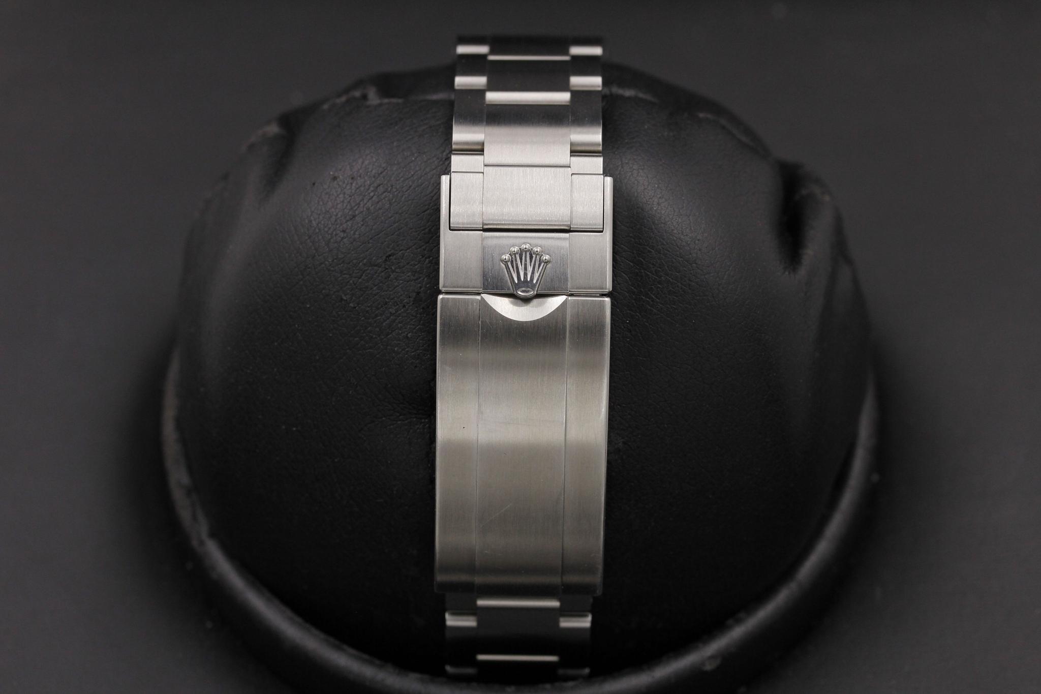 Watch Image 8