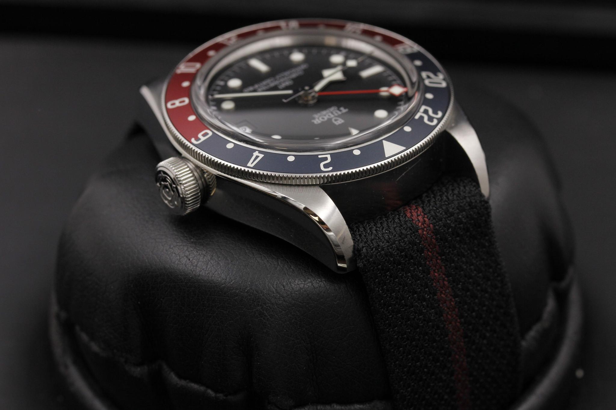 Watch Image 4