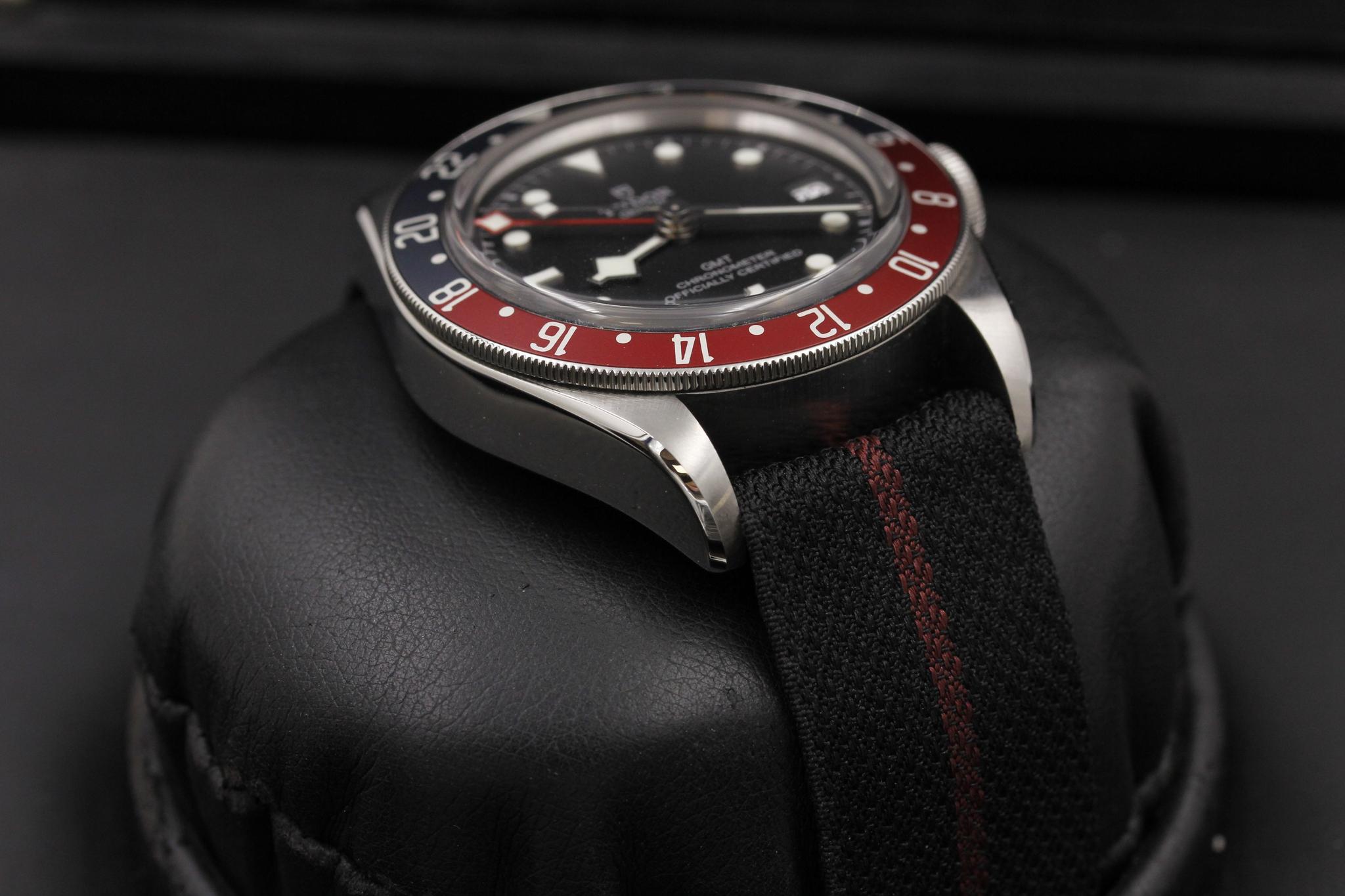 Watch Image 6