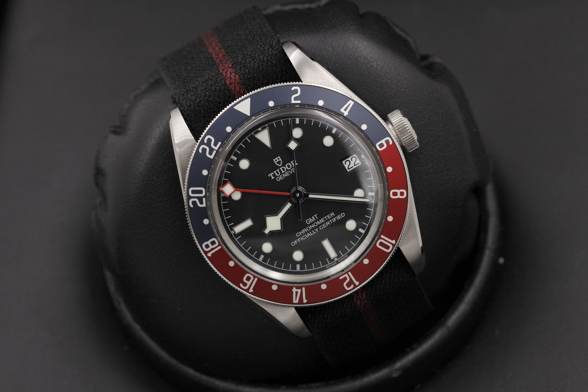 Watch Image 9