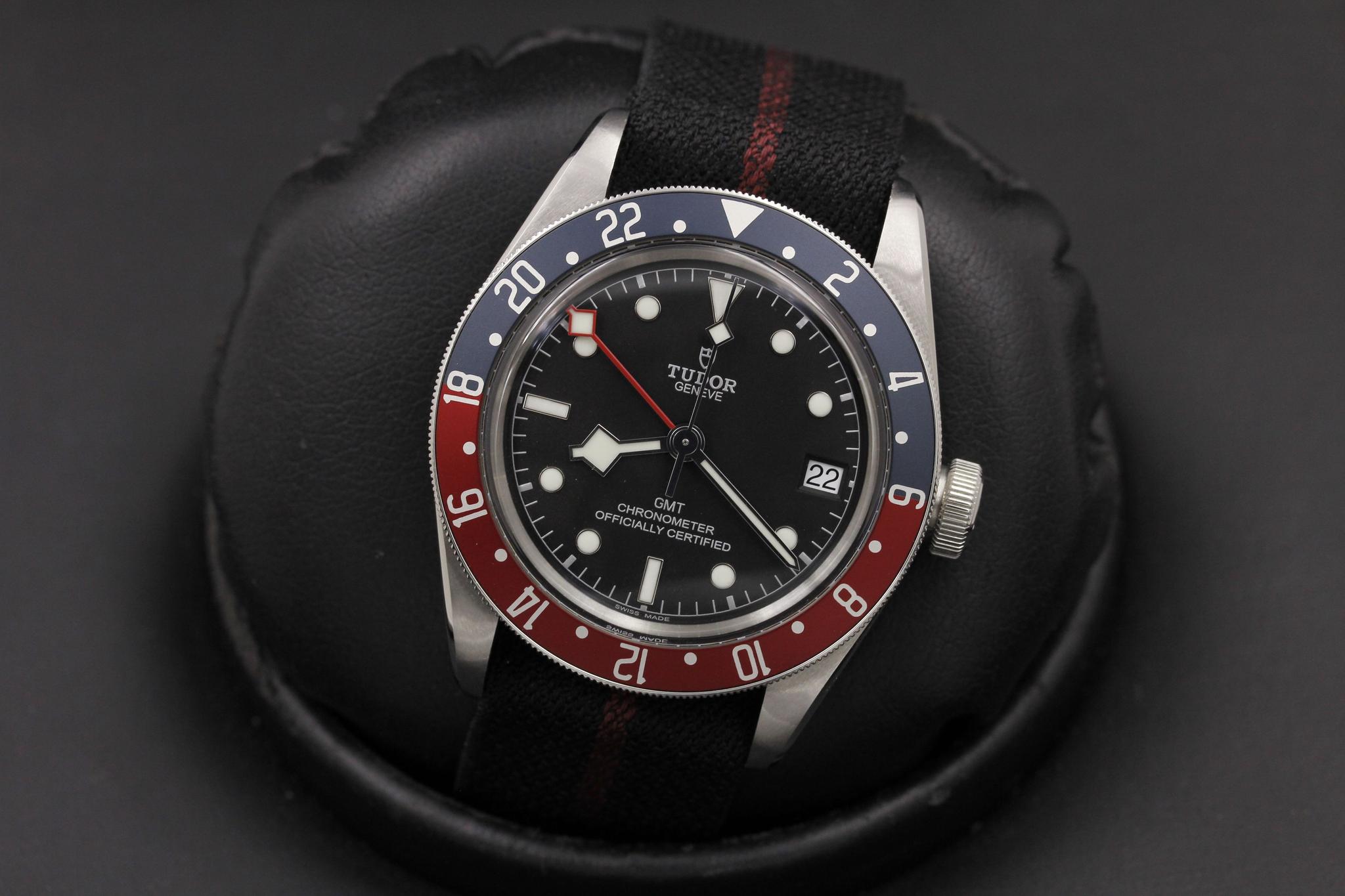 Watch Image 10