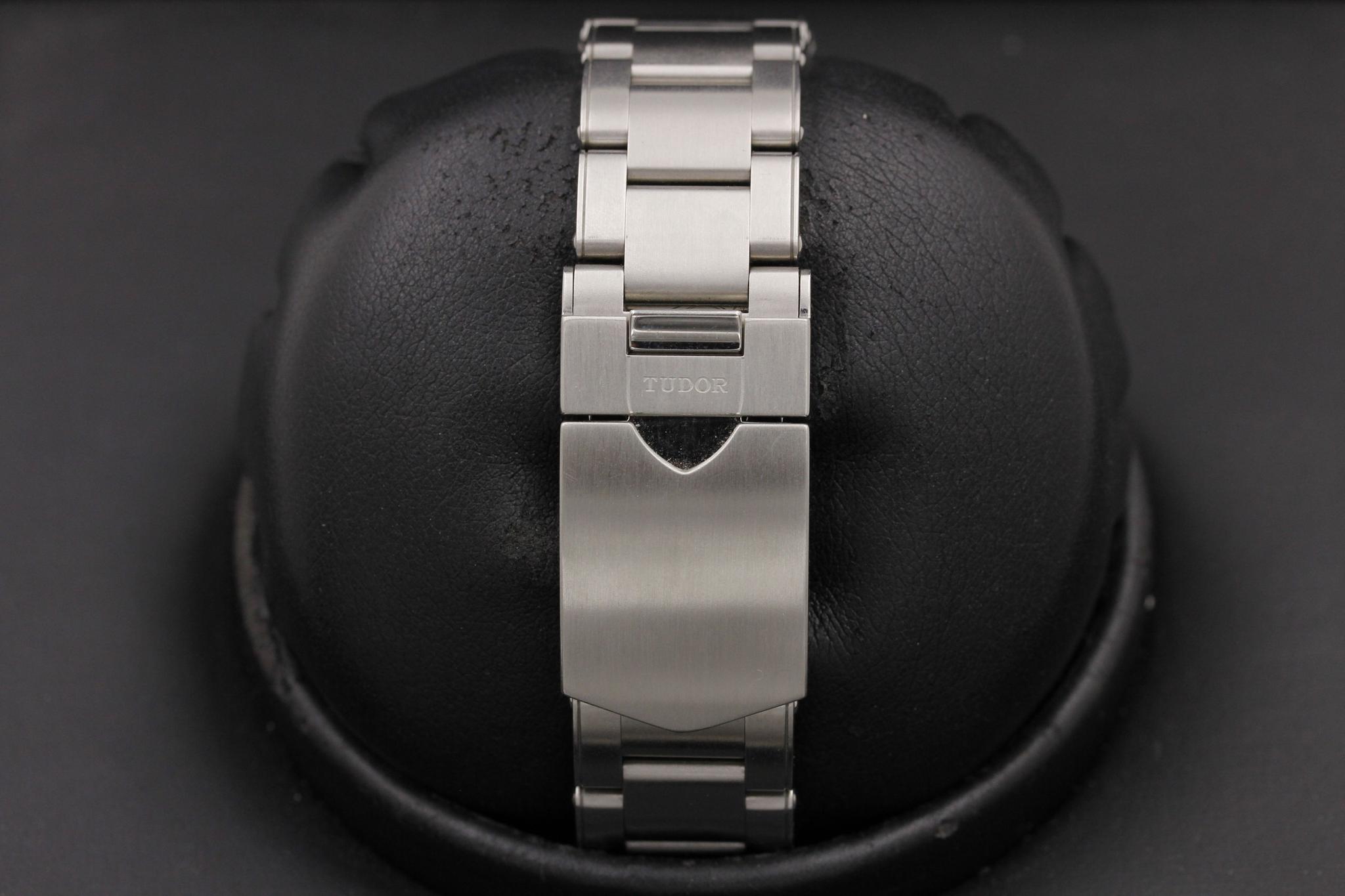 Watch Image 9