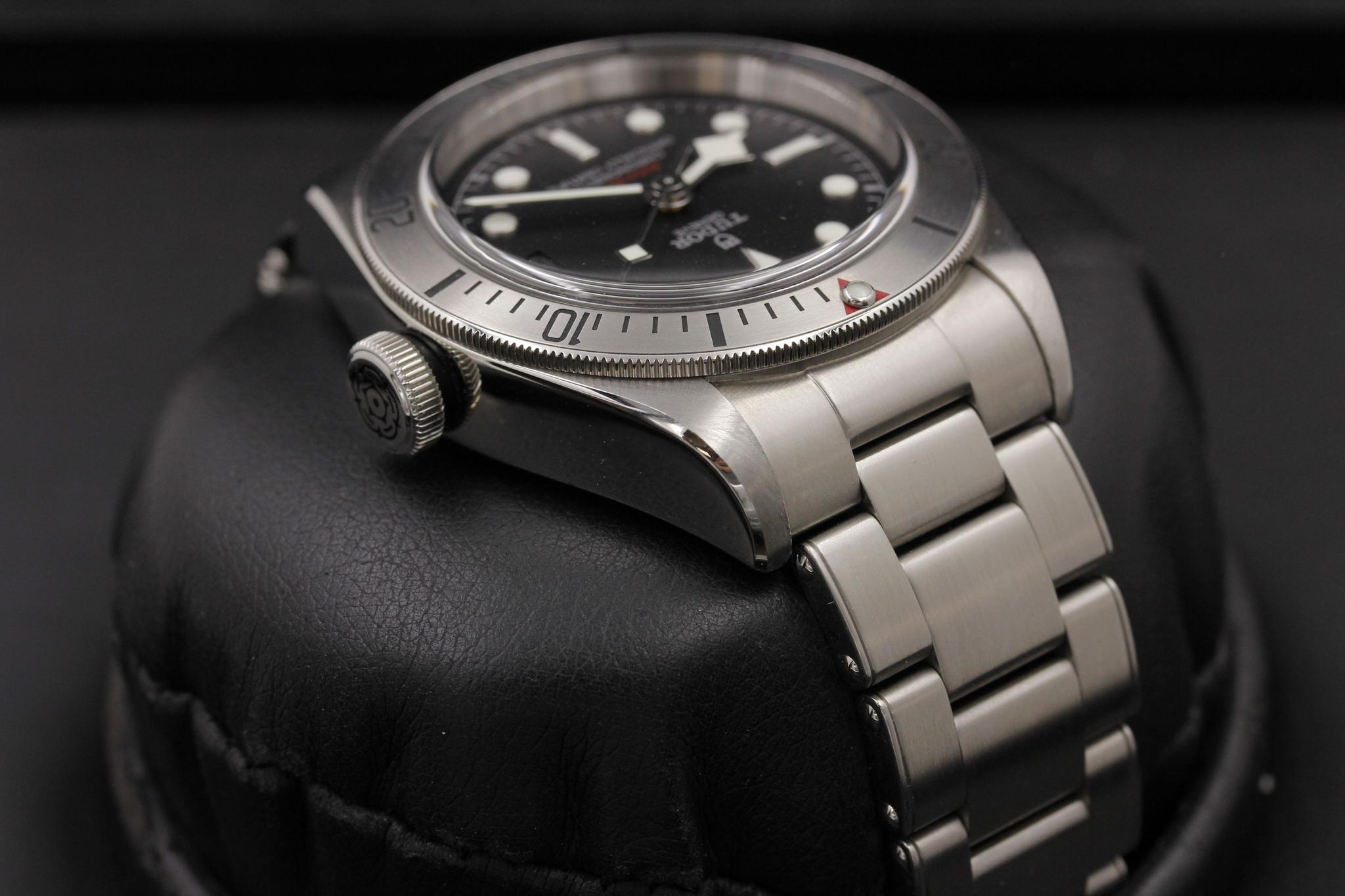 Watch Image 4