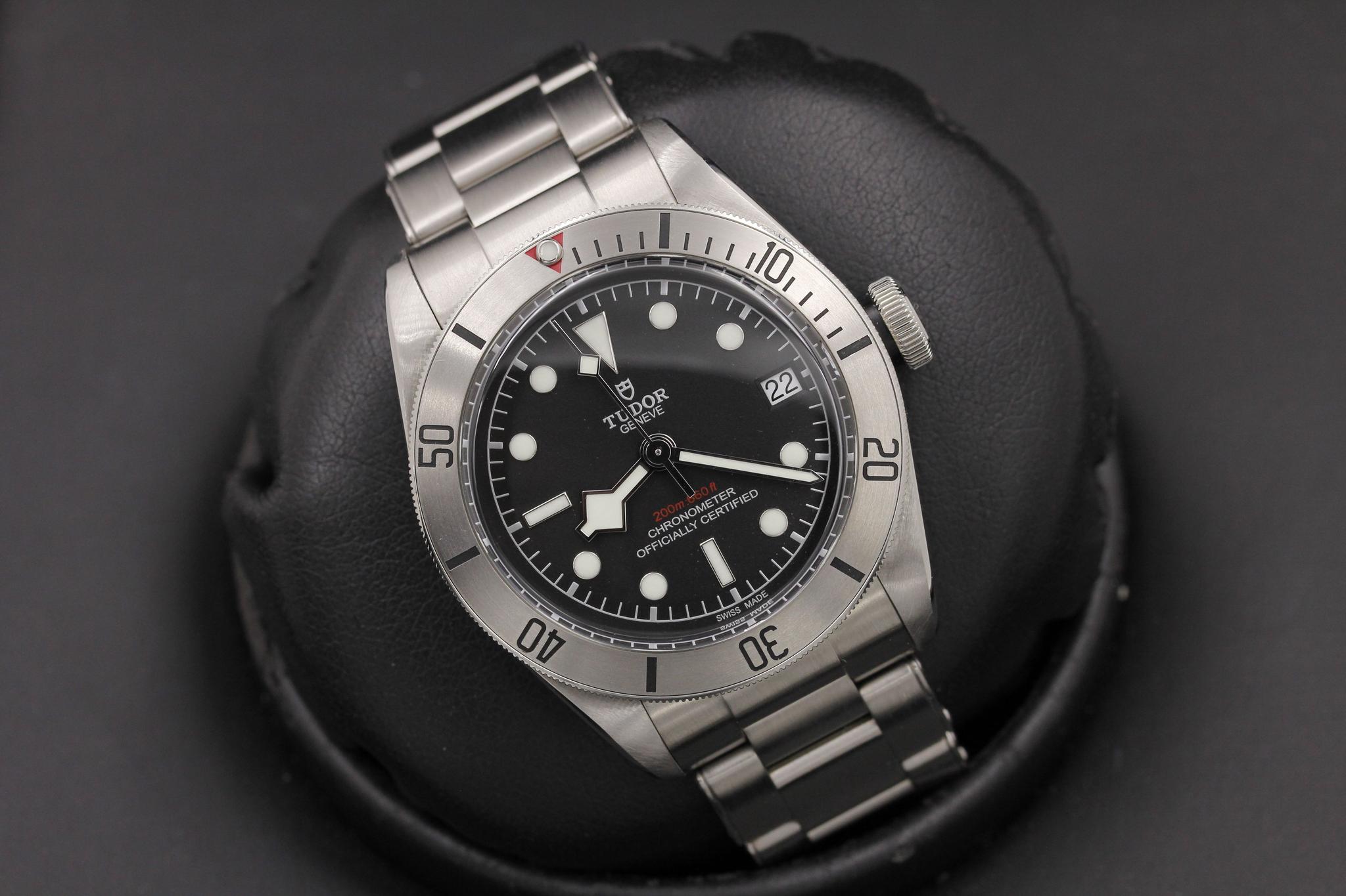 Watch Image 10