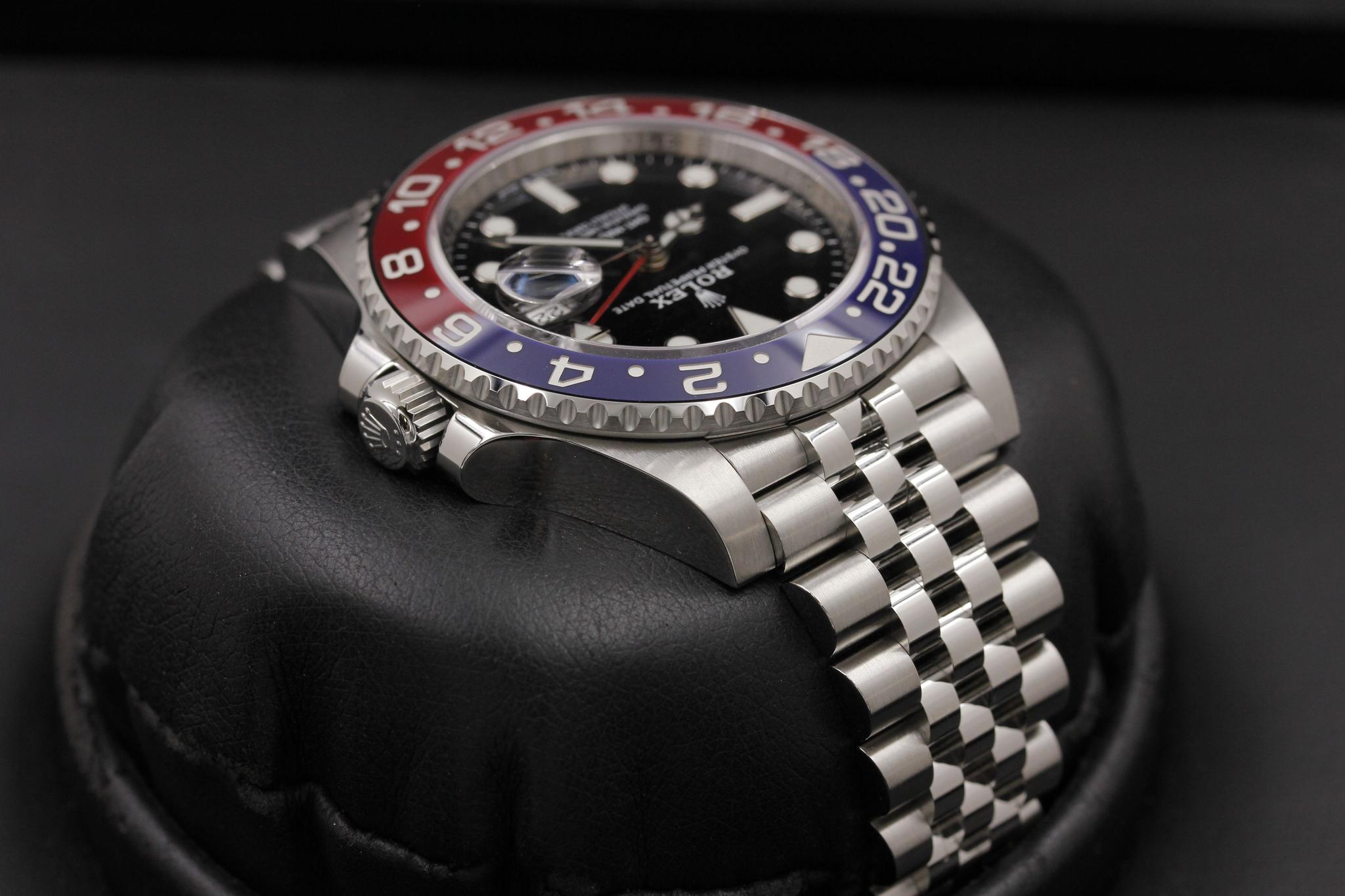 Watch Image 4