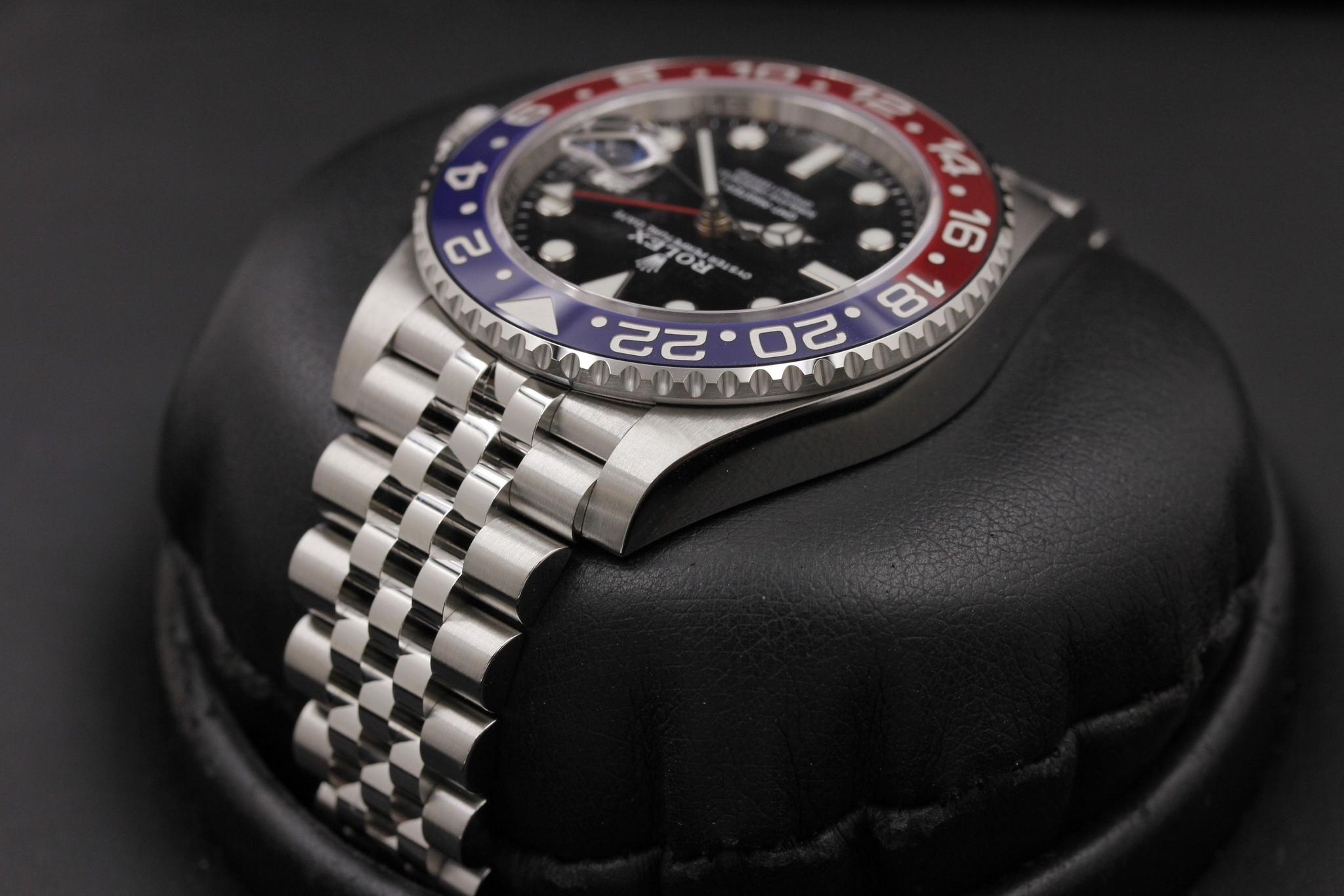 Watch Image 5
