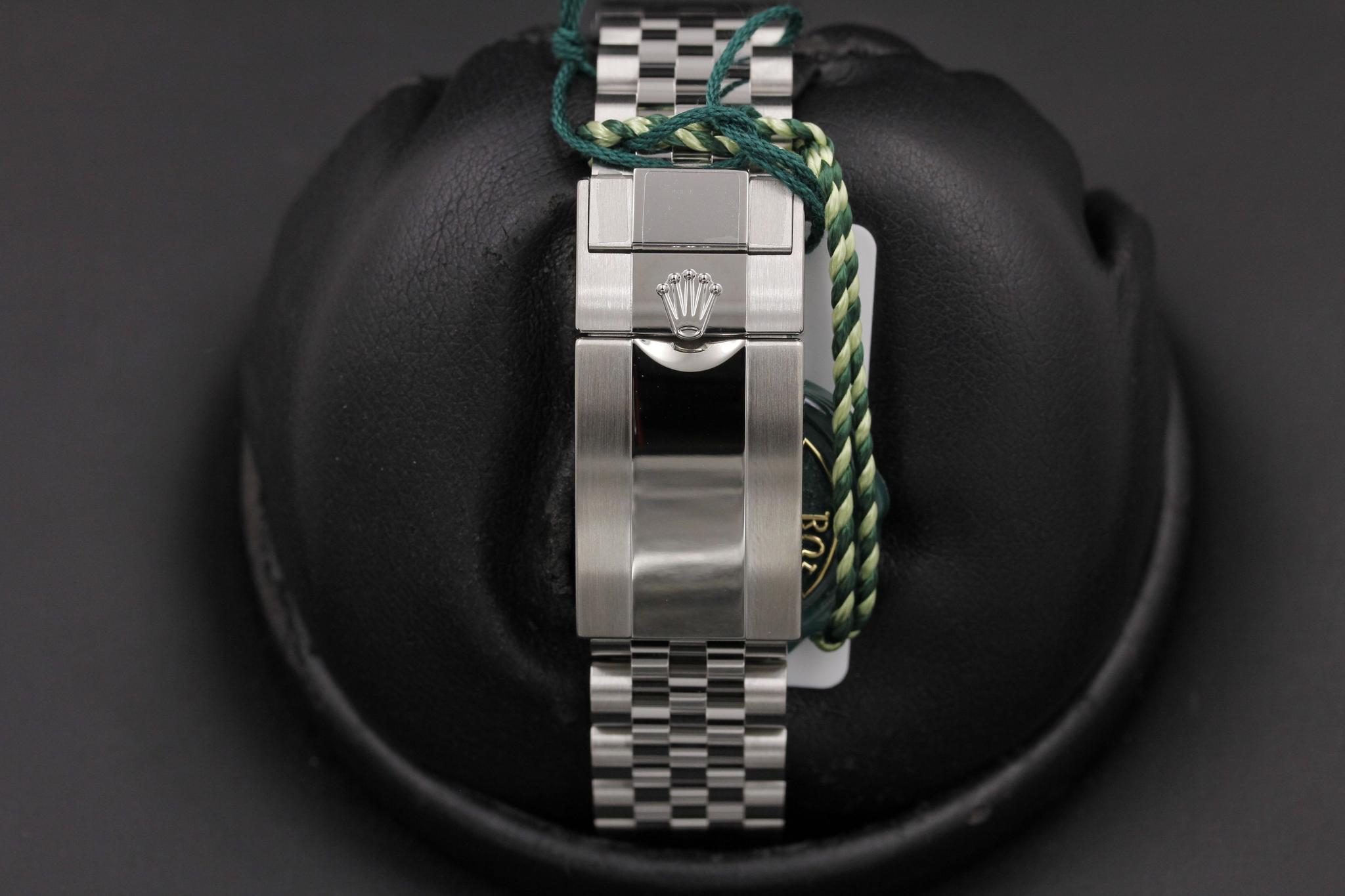 Watch Image 7