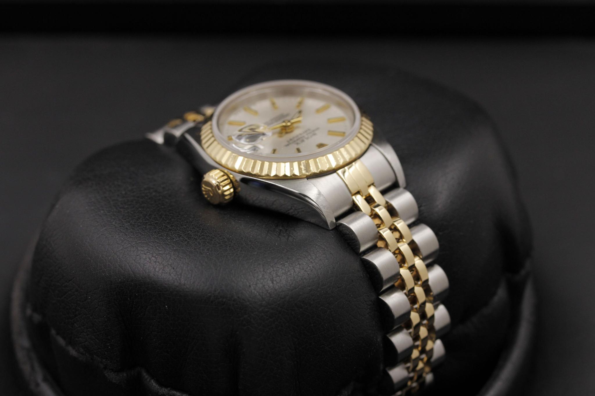 Watch Image 4