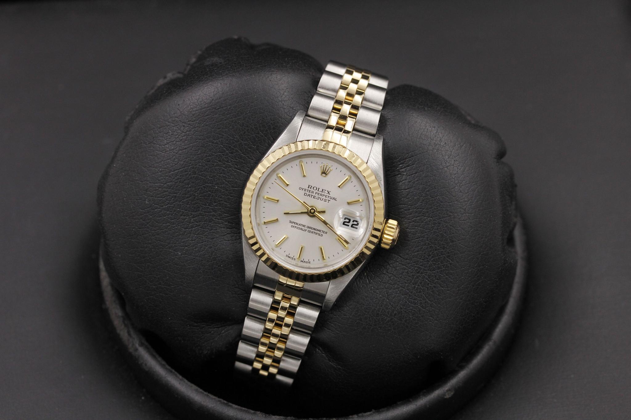 Watch Image 10