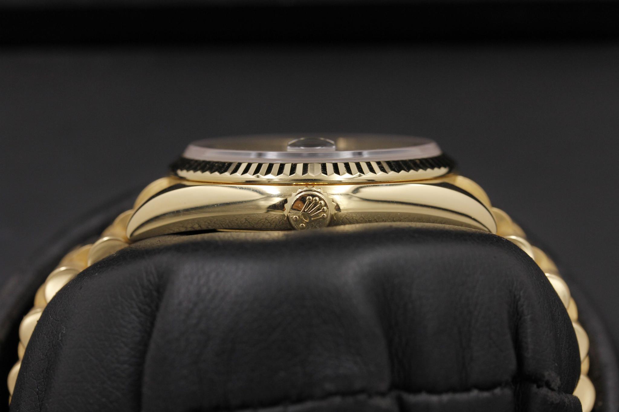 Watch Image 3