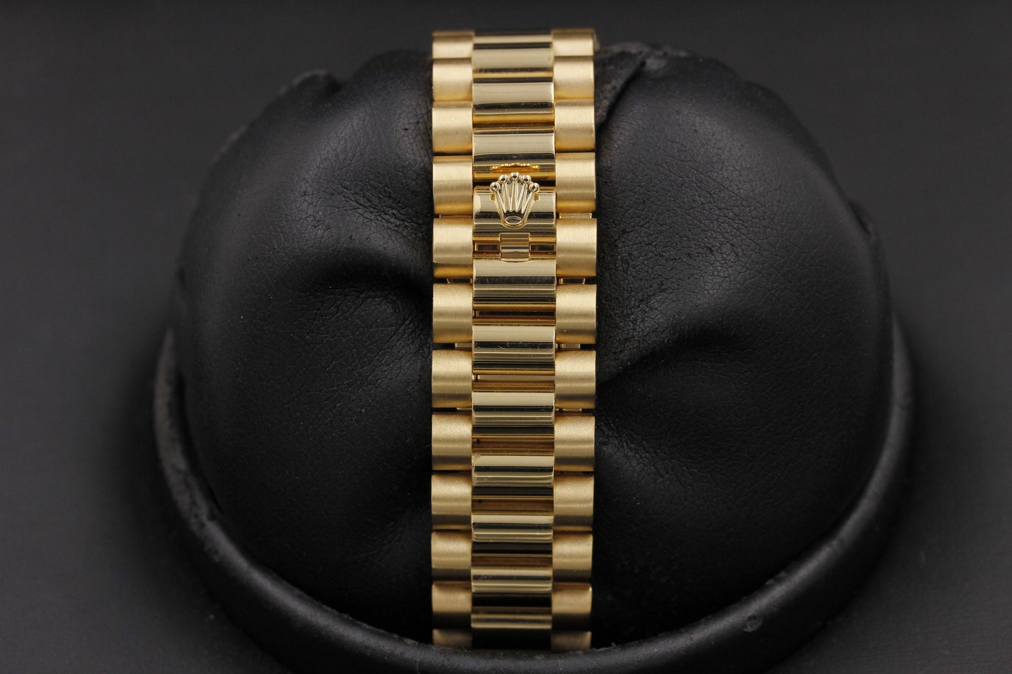 Watch Image 8