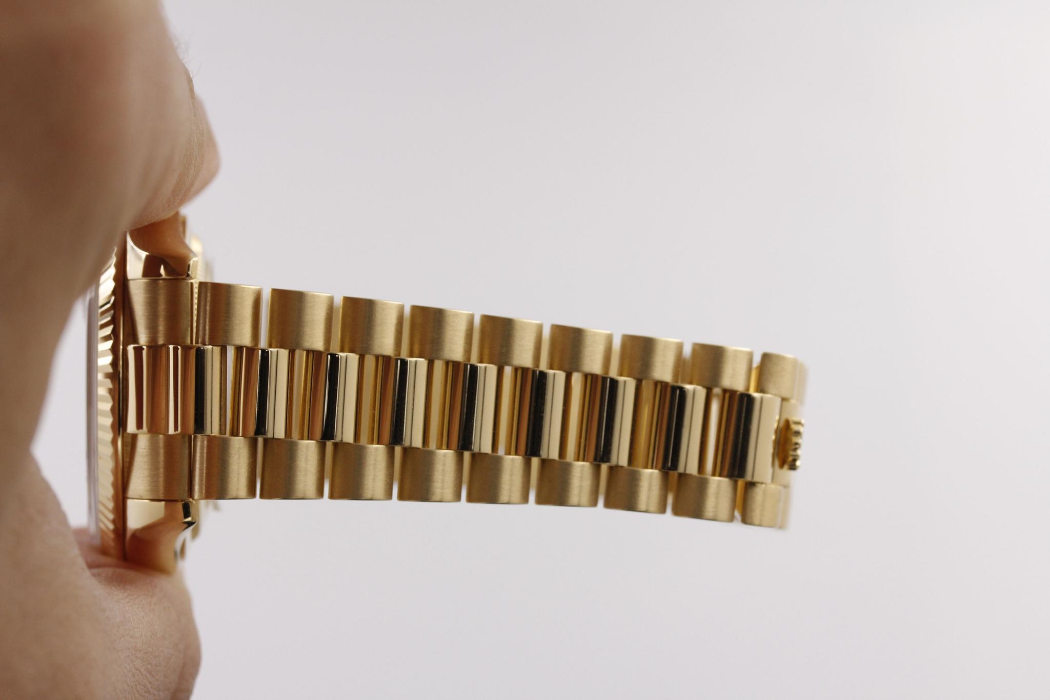 Watch Image 12
