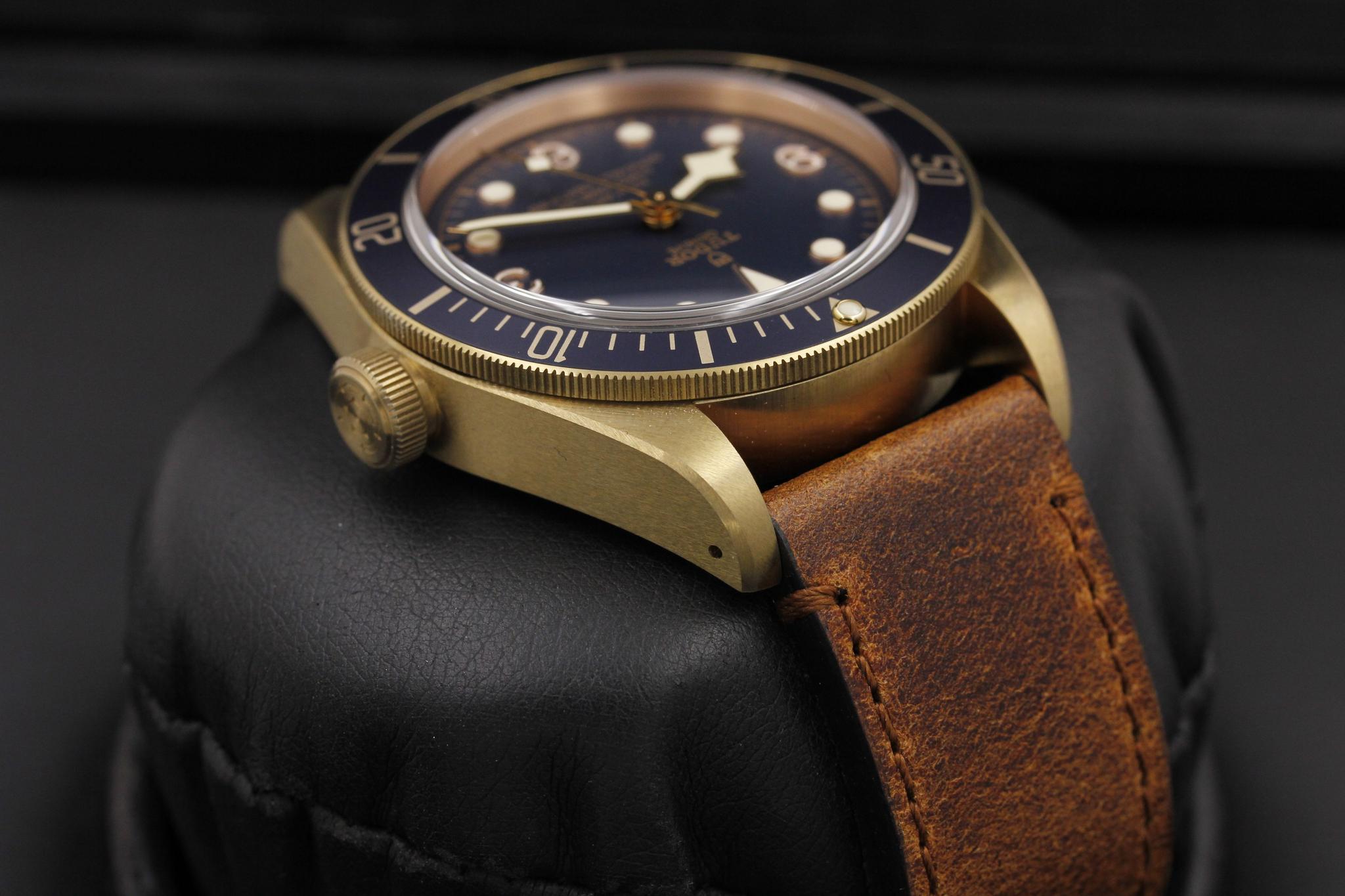 Watch Image 4