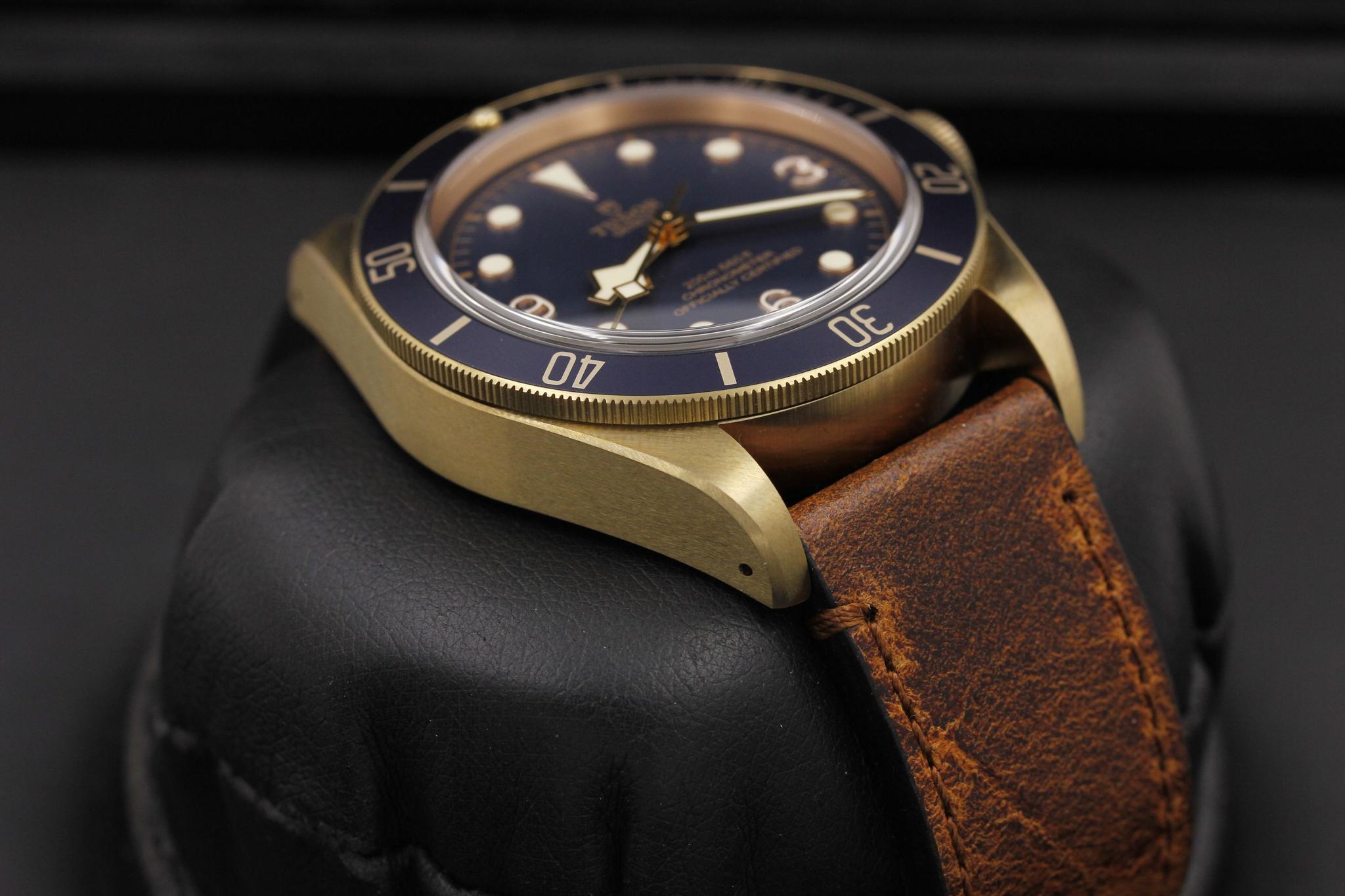 Watch Image 6