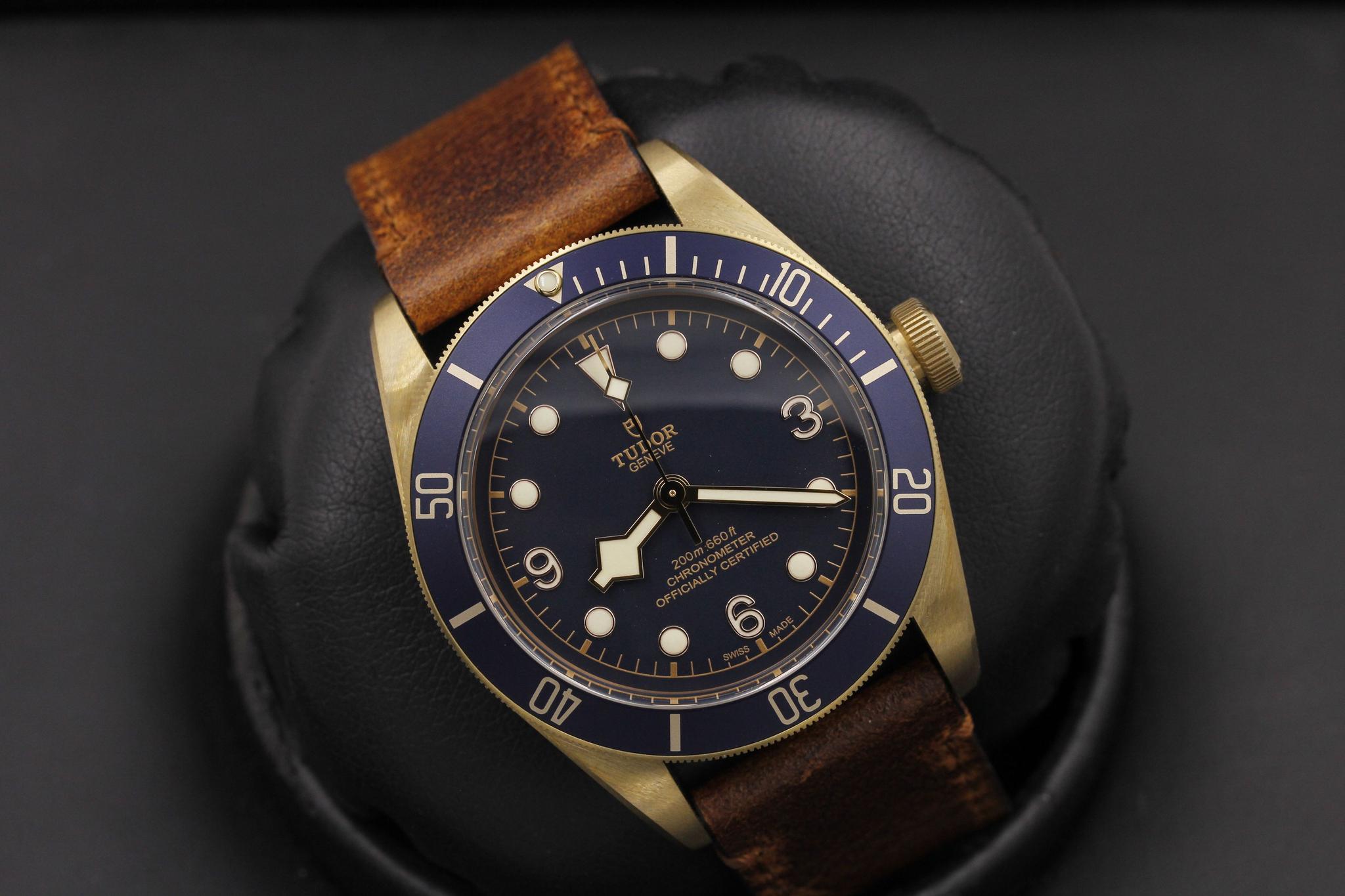 Watch Image 9