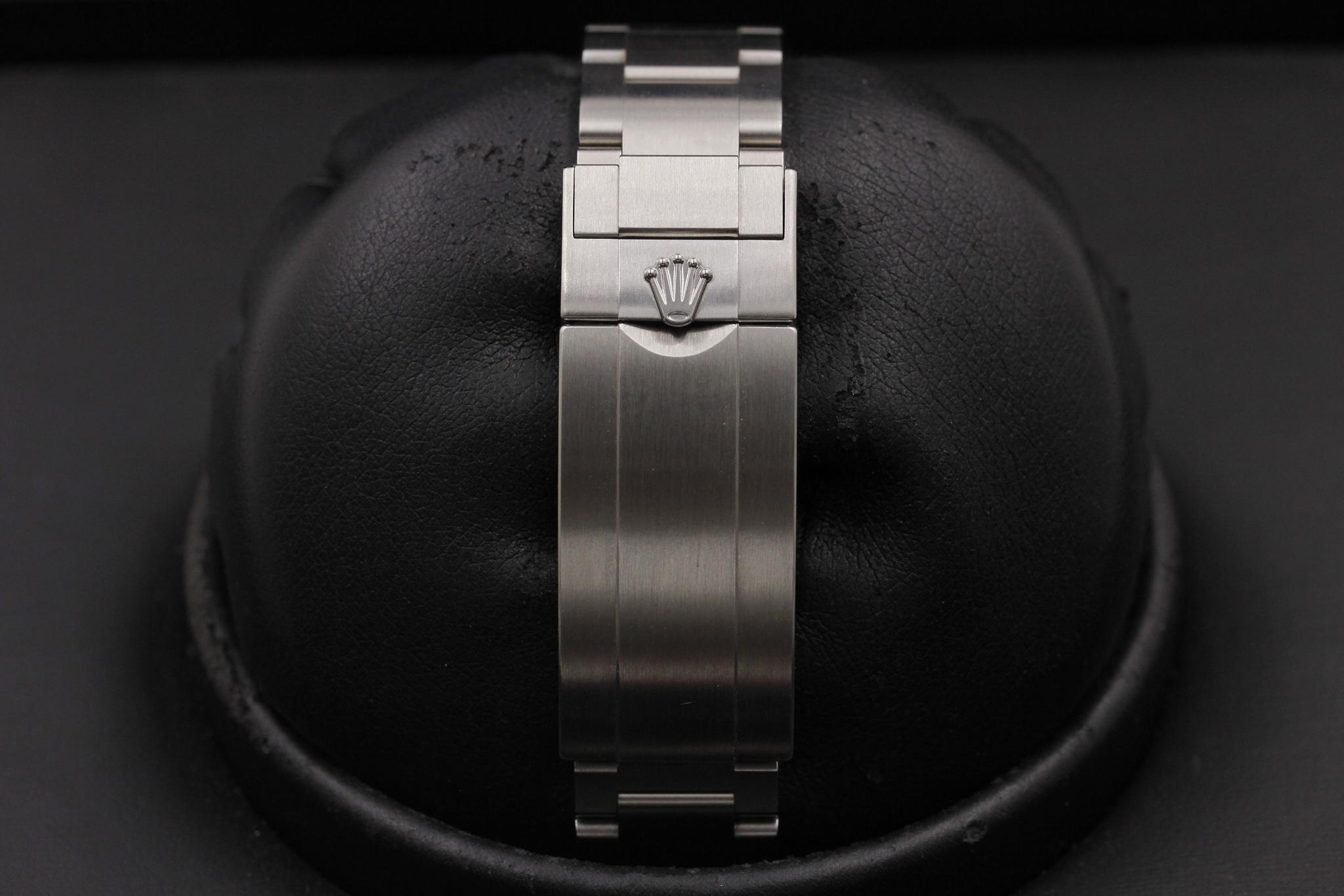 Watch Image 7