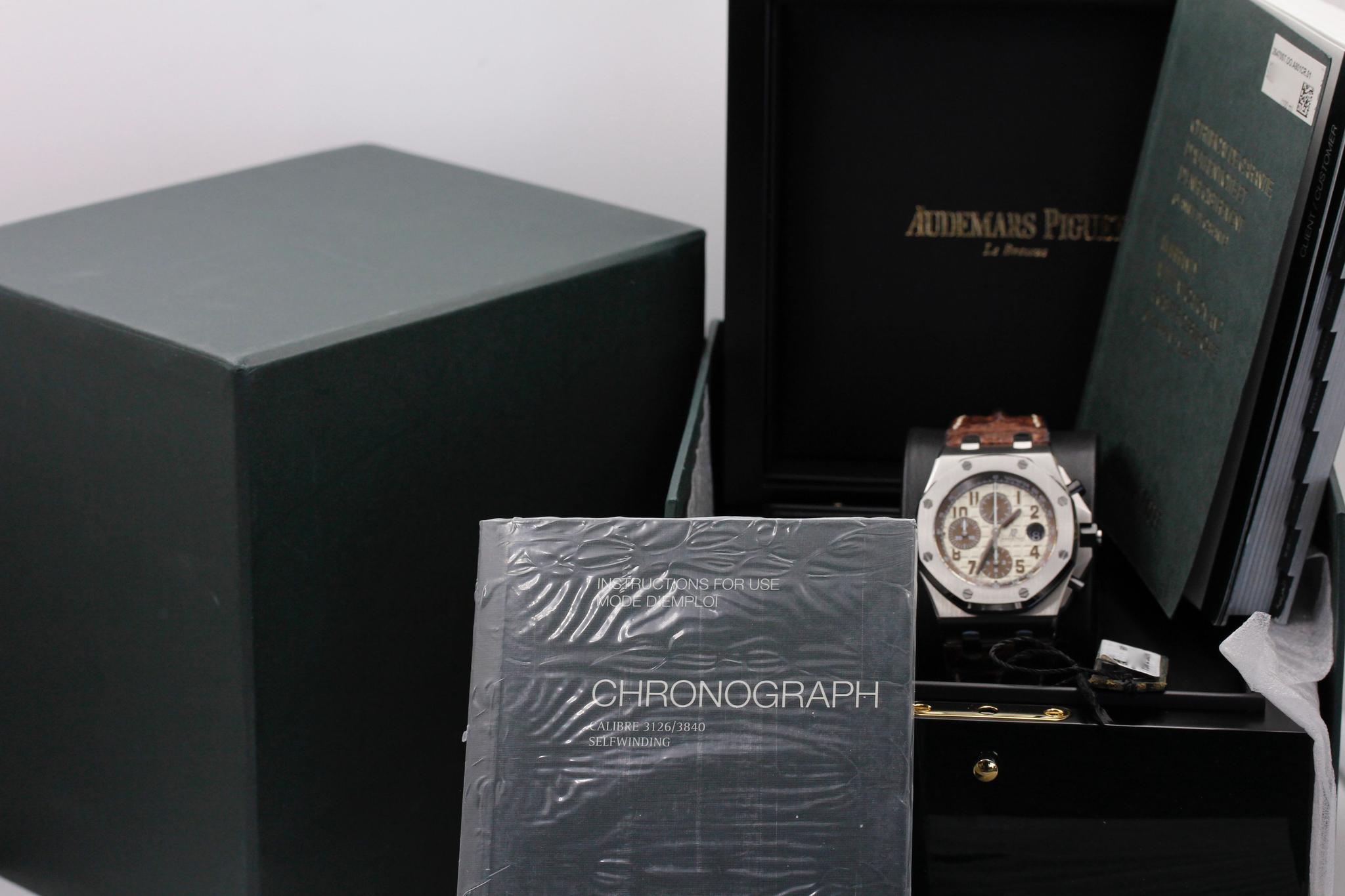 Watch Image 12