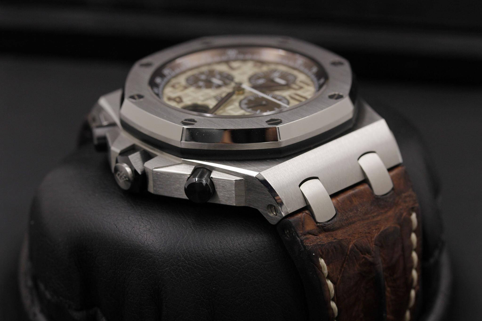 Watch Image 4