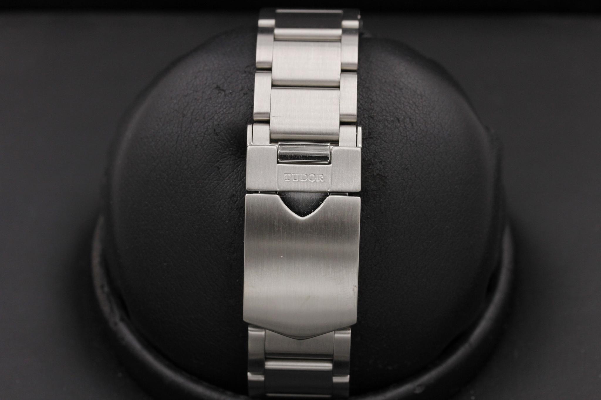 Watch Image 8